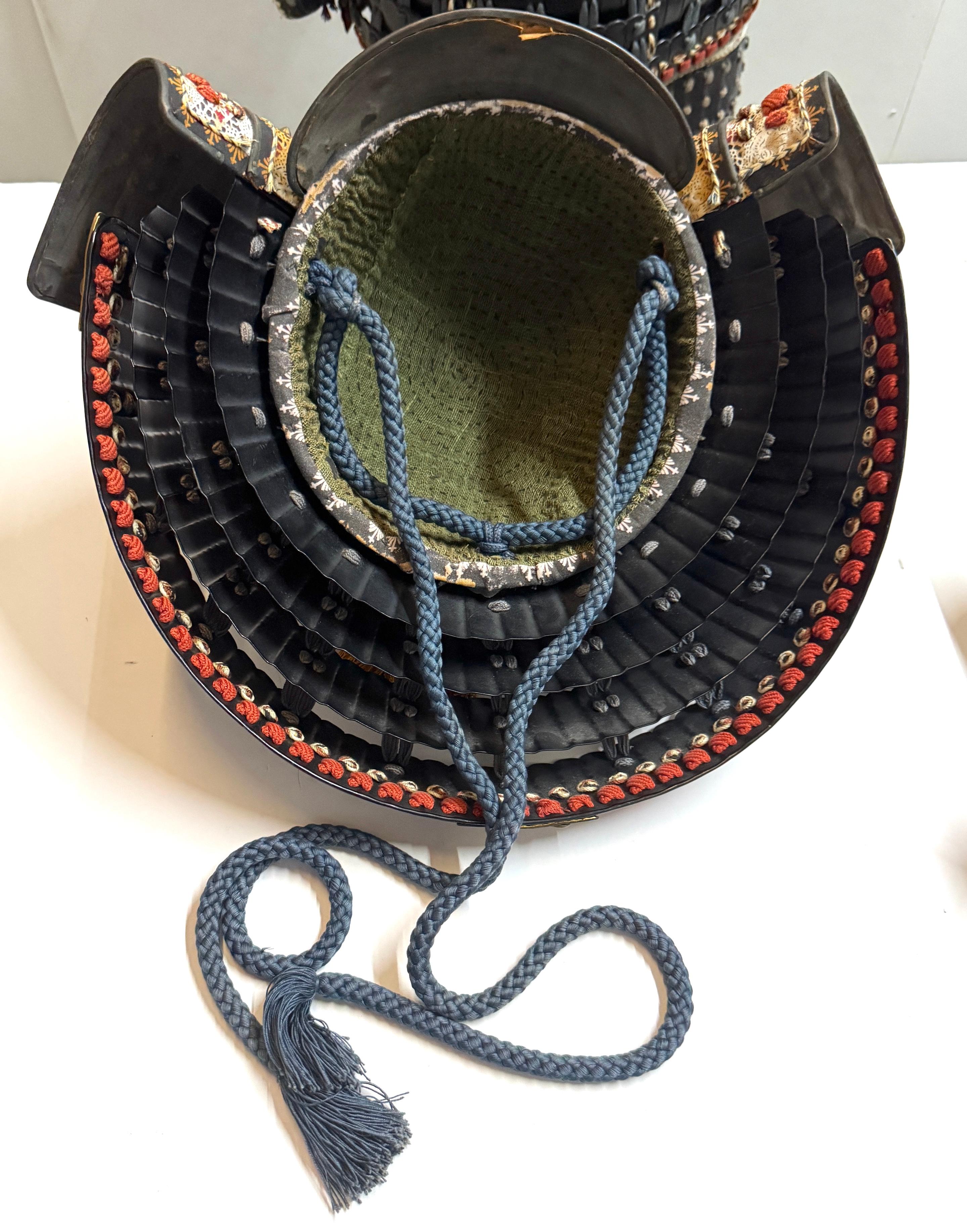 Showa-Period Japanese Samurai Armor (Yoroi), with Paulownia Crest, Post-WWII For Sale 11