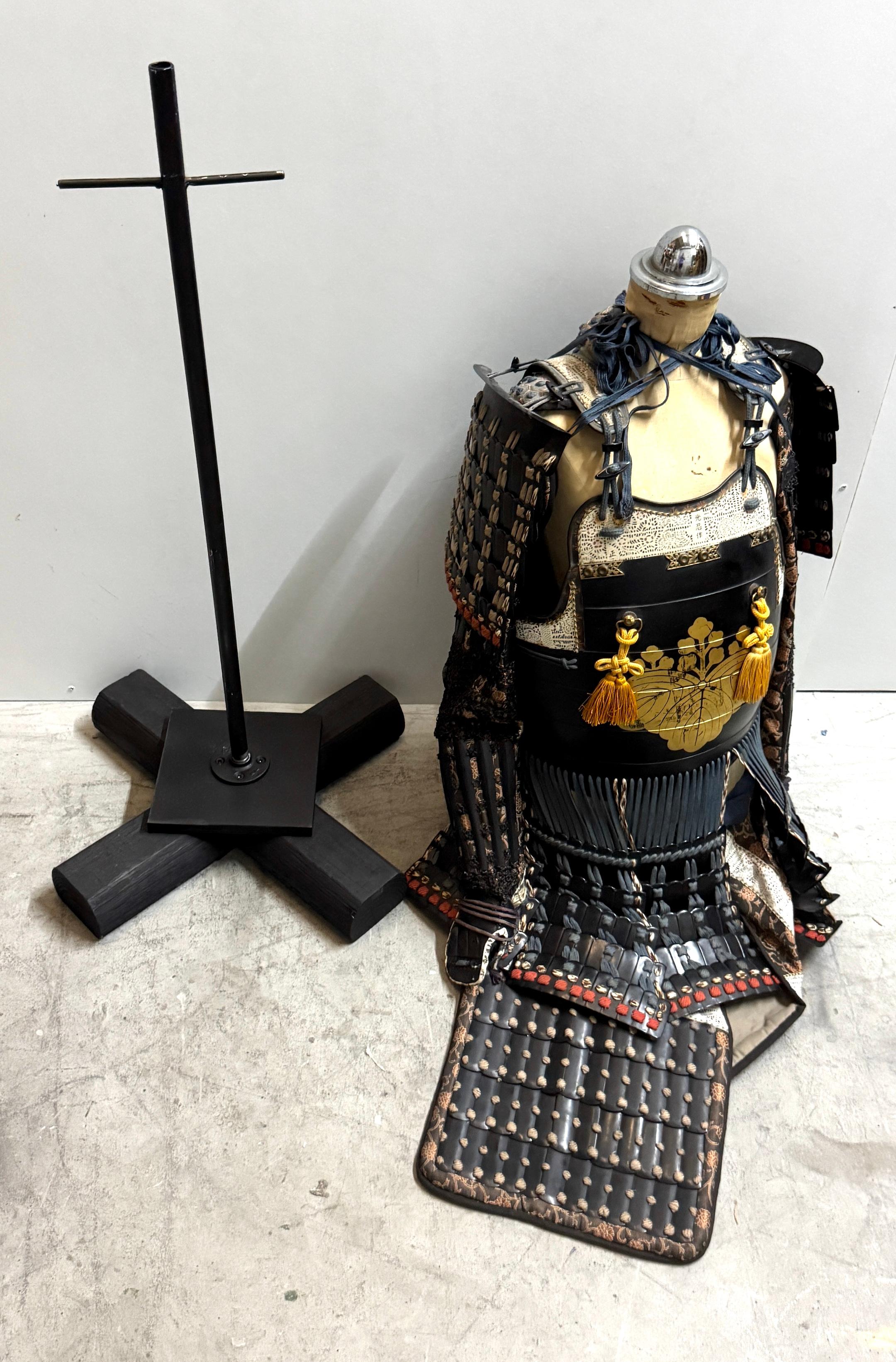 Showa-Period Japanese Samurai Armor (Yoroi), with Paulownia Crest, Post-WWII For Sale 12