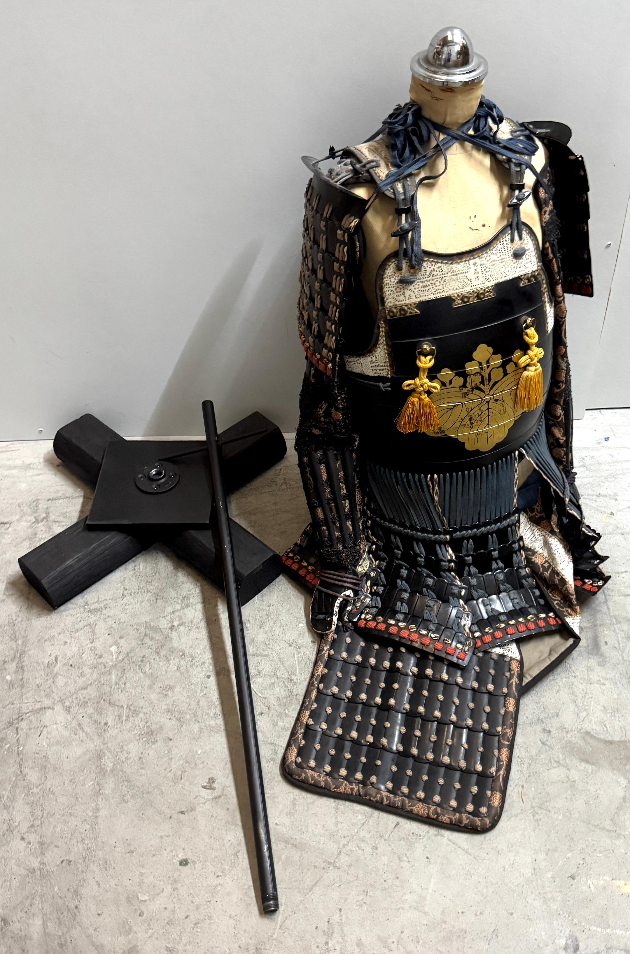 Showa-Period Japanese Samurai Armor (Yoroi), with Paulownia Crest, Post-WWII For Sale 13