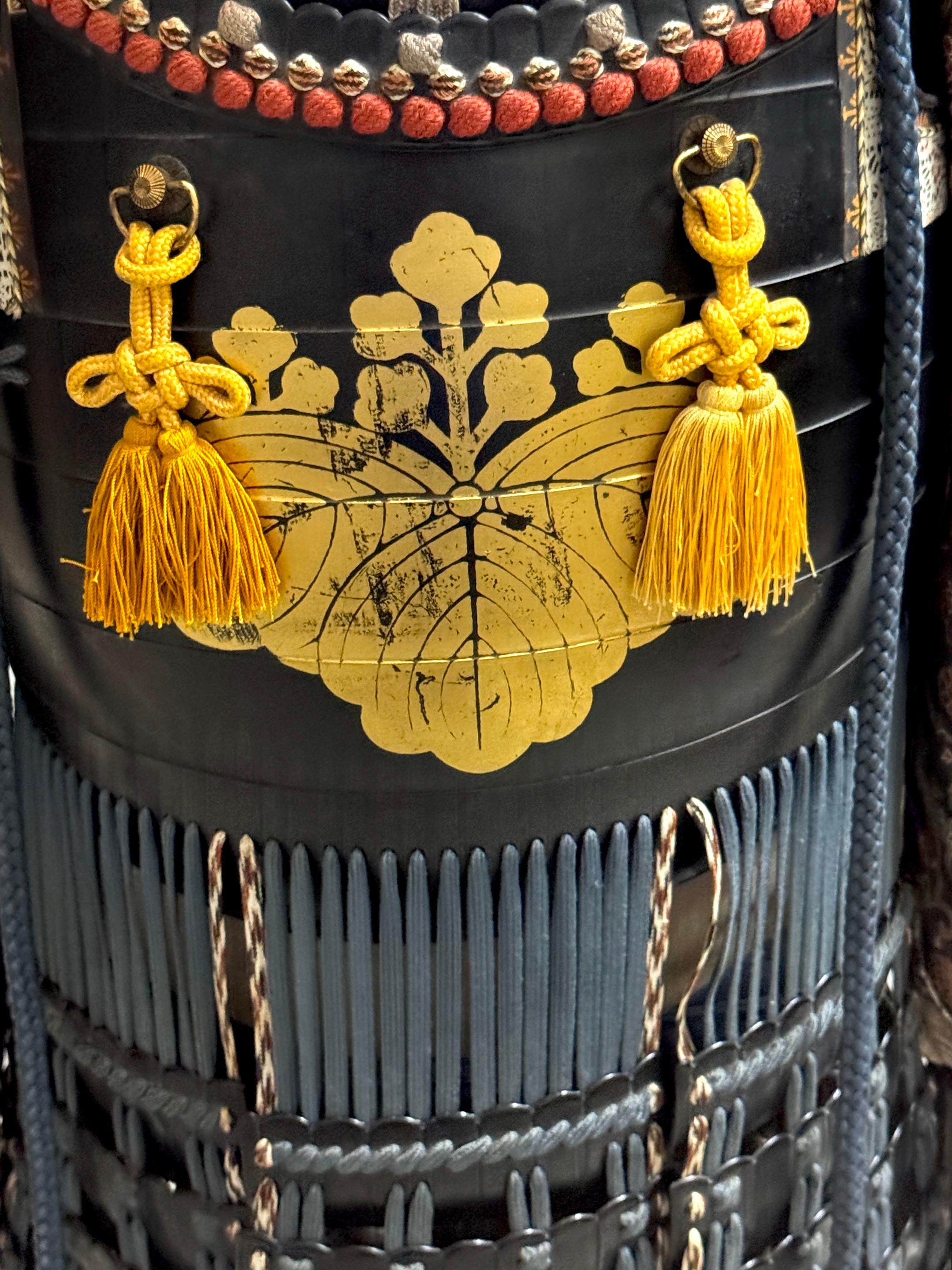 20th Century Showa-Period Japanese Samurai Armor (Yoroi), with Paulownia Crest, Post-WWII For Sale