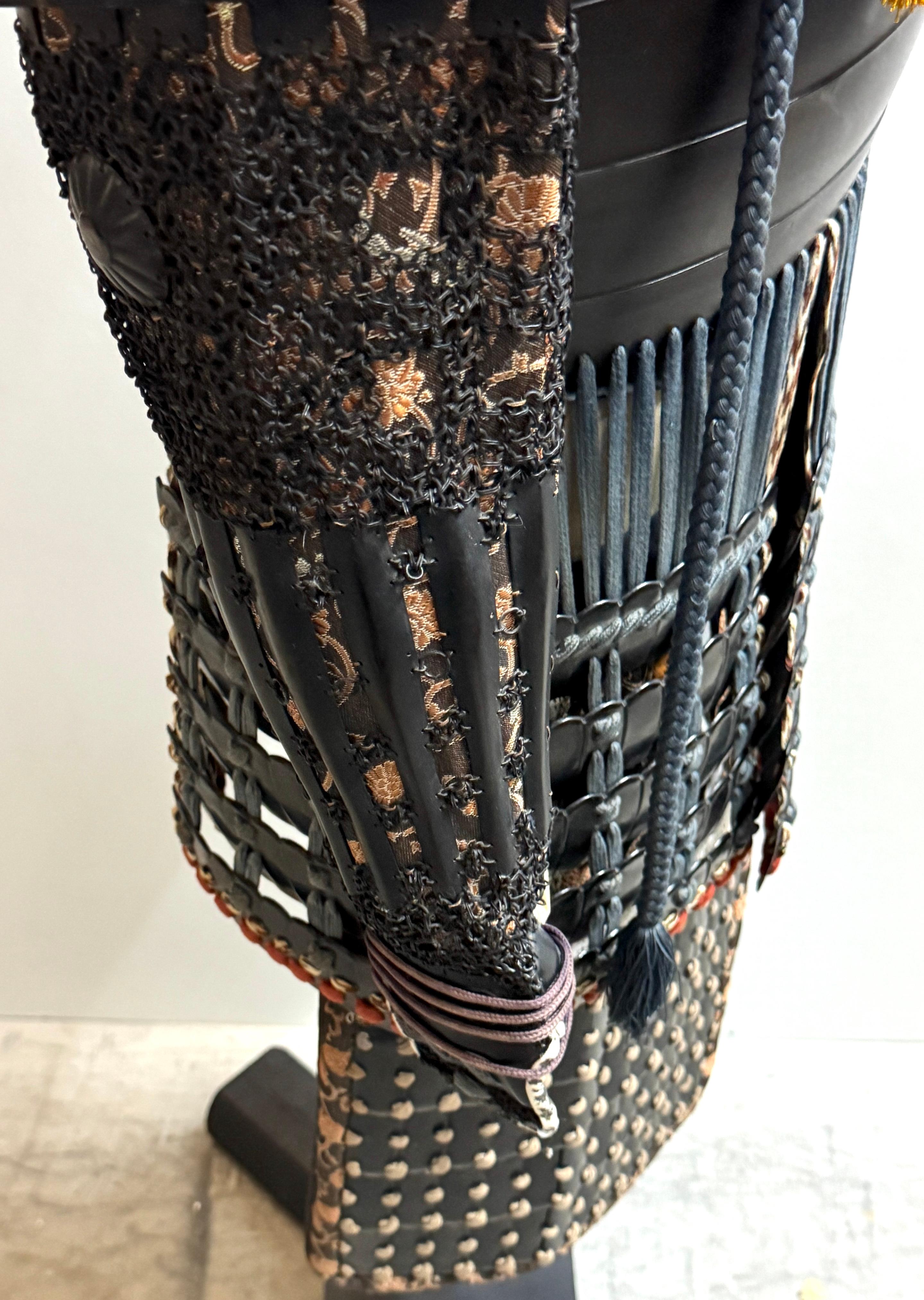 Showa-Period Japanese Samurai Armor (Yoroi), with Paulownia Crest, Post-WWII For Sale 3