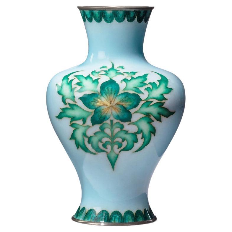 Vaso Cloisonné blu pallido del periodo Showa di Tamura