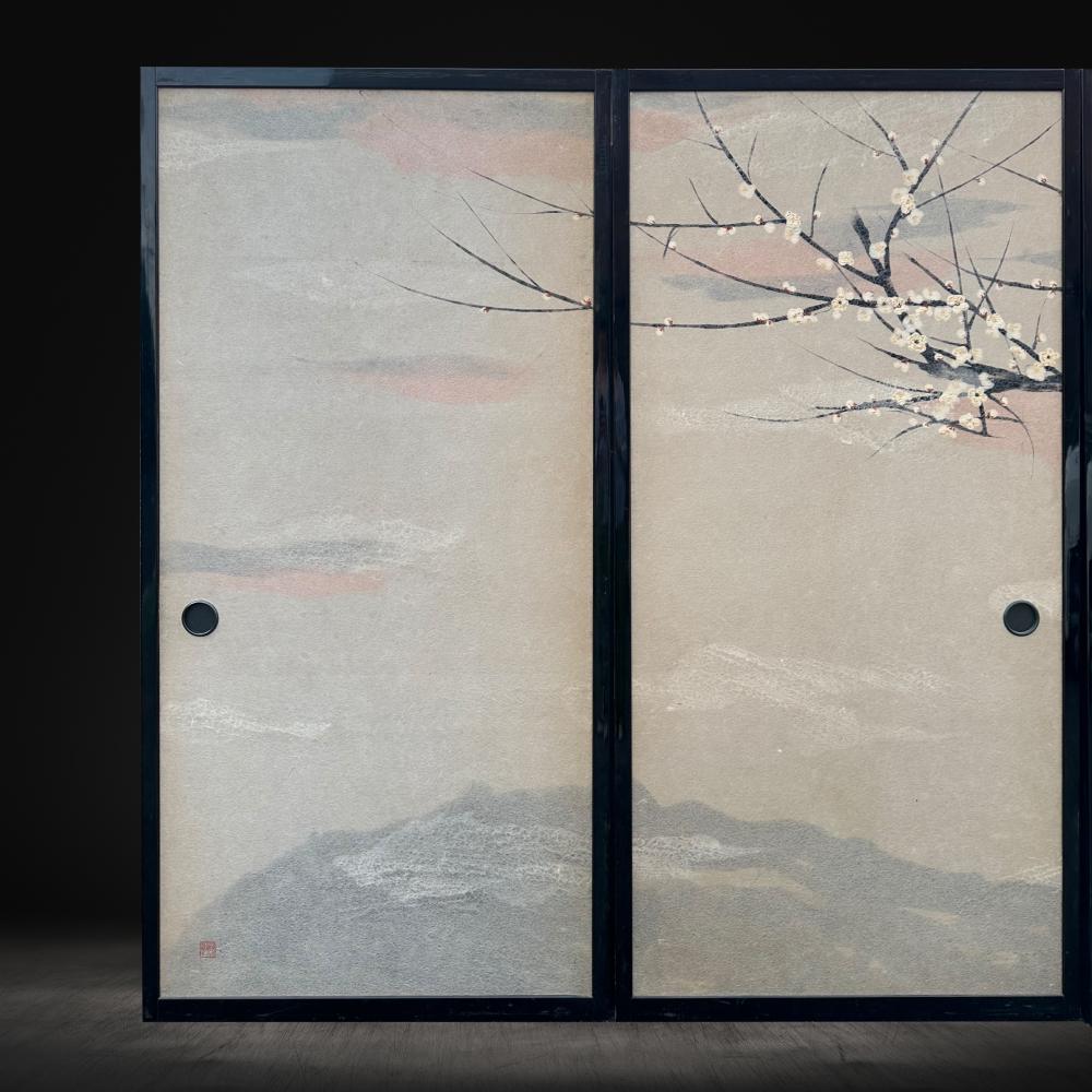 Size: The door size is 90 x 188 cm (35.4 x 74 inches)
Number of doors: 6 pieces
Period: Showa (1926-1989)

This exquisite 6-panel fusuma screen, hailing from the Showa period, captures the serene beauty of Japan's beloved plum blossoms. Each panel