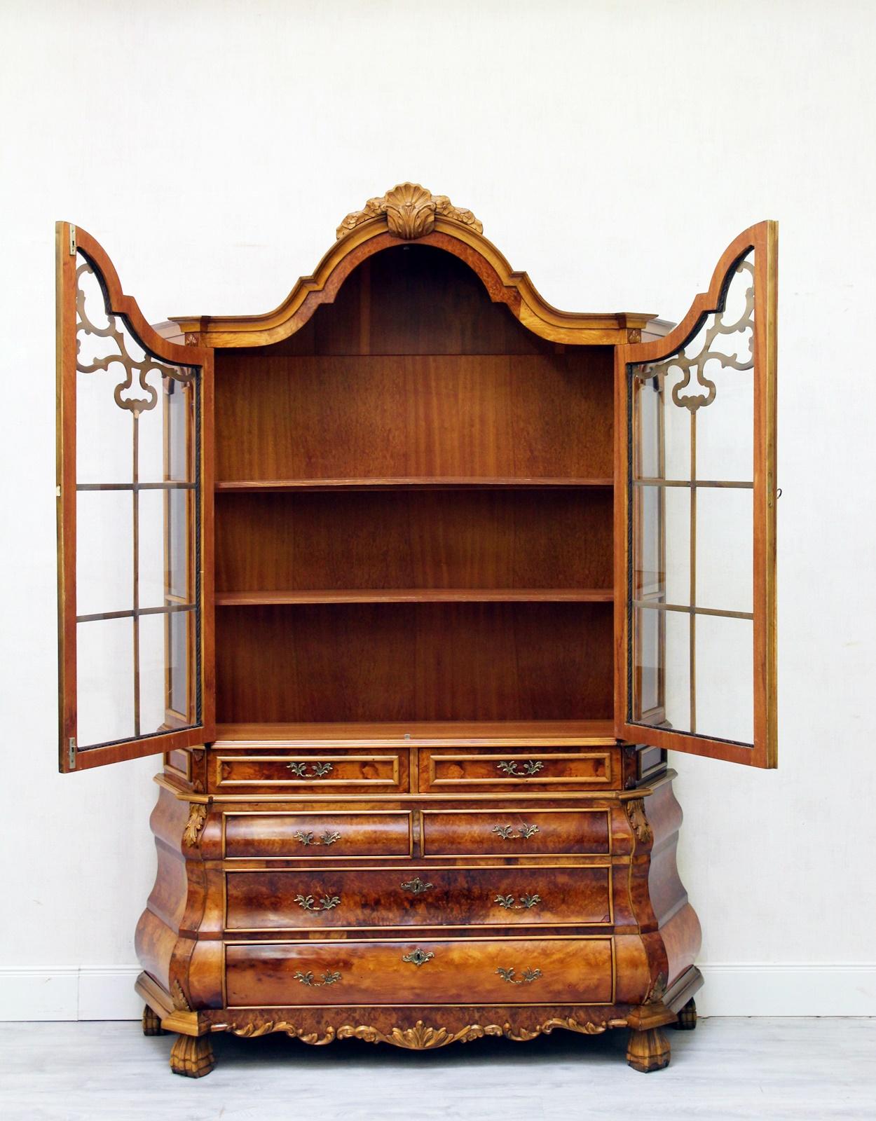 Showcase Art Nouveau Chippendale Antique bookcase Baroque nut For Sale 5