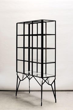 Vitrina, 3x4 en acero laminado en caliente con acabado aceitado y cristal, artesanía de alta gama
