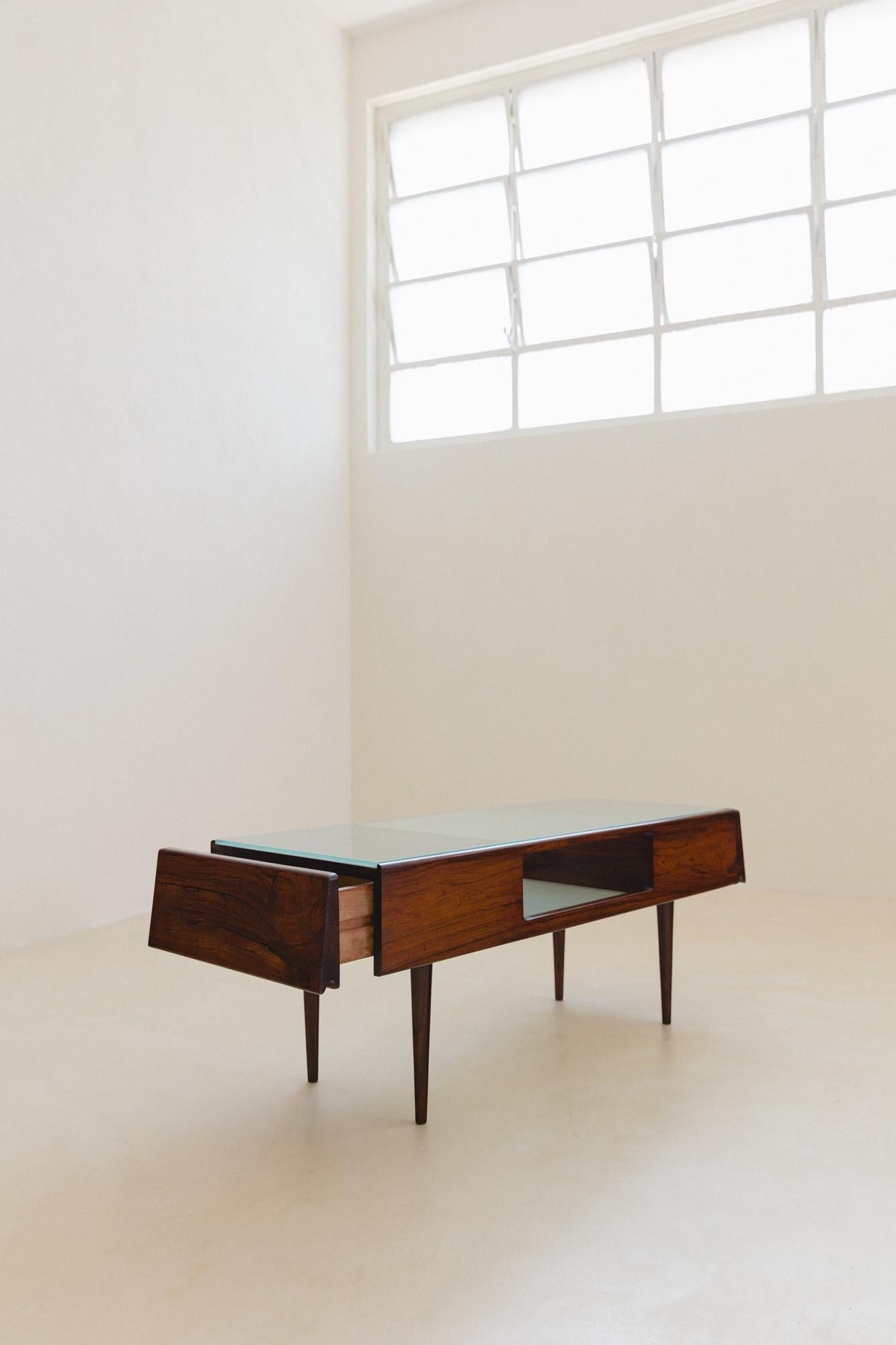 Showcase Coffee Table, Brazilian Rosewood, Carlo Hauner & Martin Eisler, C. 1955 In Good Condition For Sale In New York, NY