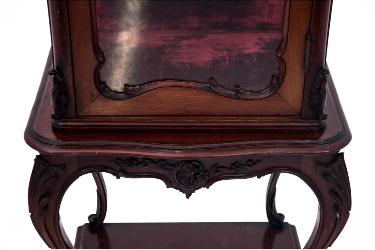 Walnut Showcase, France, turn of the 19th and 20th centuries For Sale