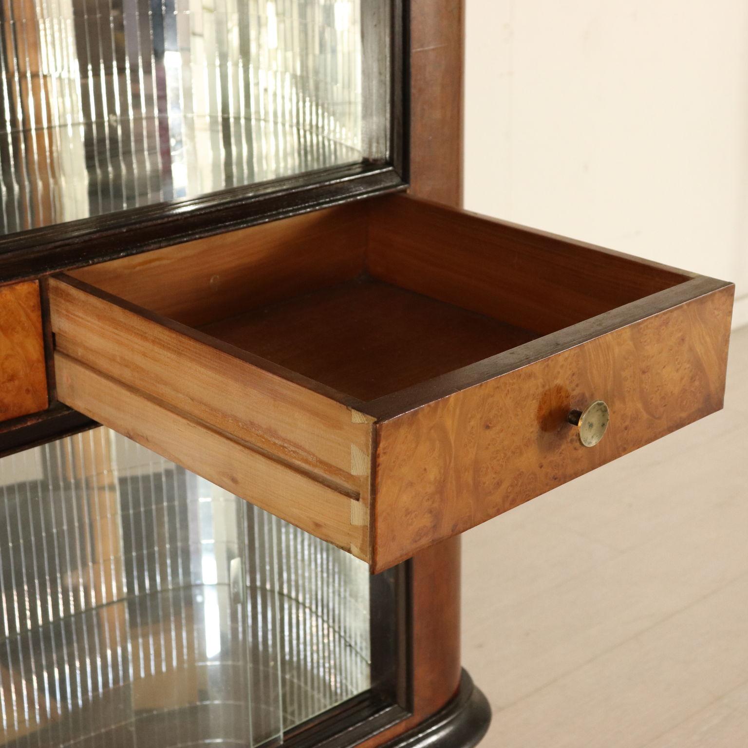 Mid-Century Modern Showcase with Glass Sliding Doors Burl Veneer, Italy, 1950s