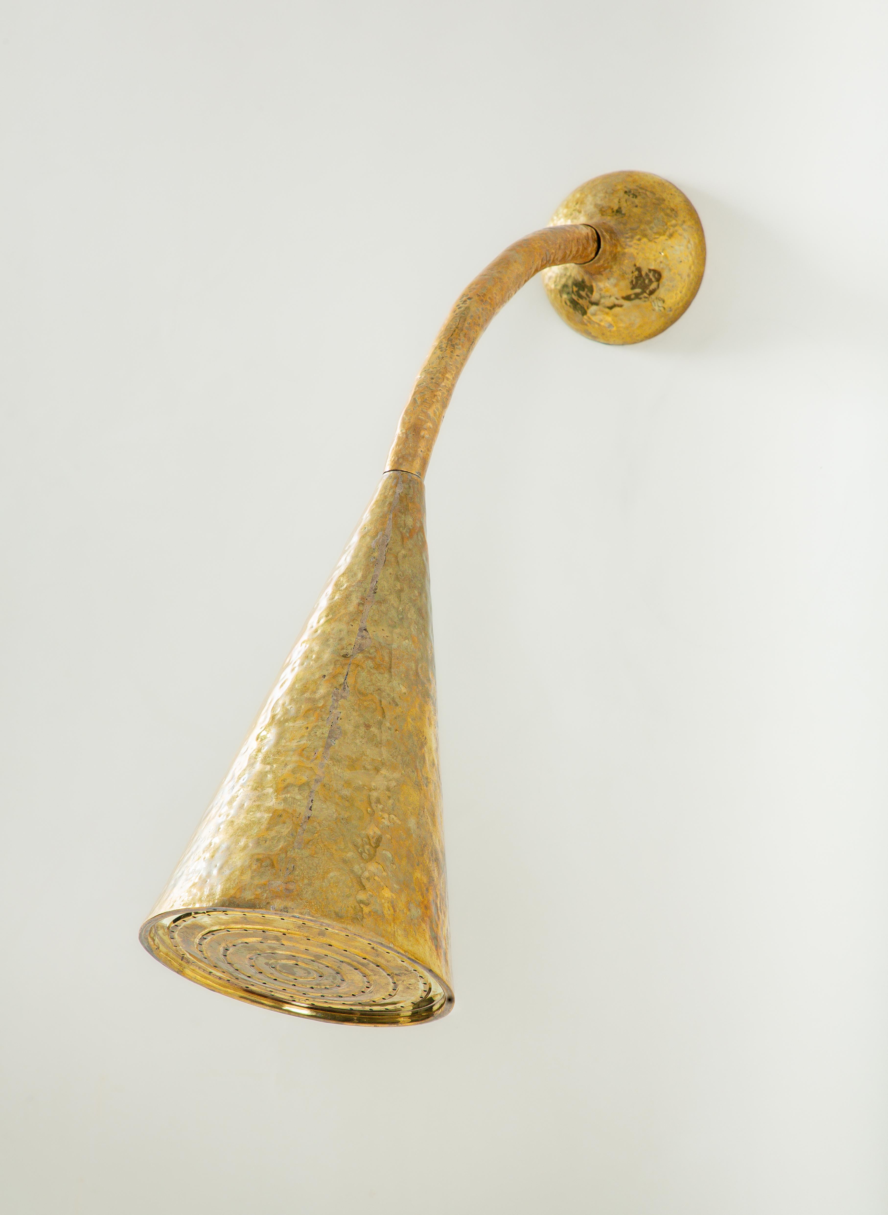 The objects on view in this collection extend through different forms of consciousness, intertwining layers of meaning and perception. Different modes of experiencing an object bleed into one another in de Freitas’s work, creating a dynamic