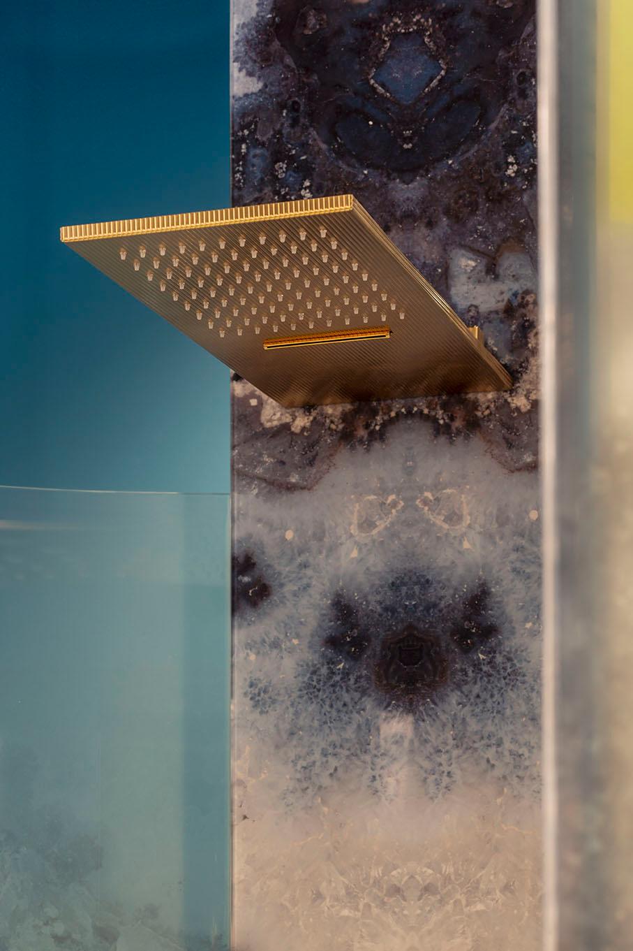 Shower enclosure Structure in Curved Decorate Glass  Customizable In New Condition For Sale In London, GB
