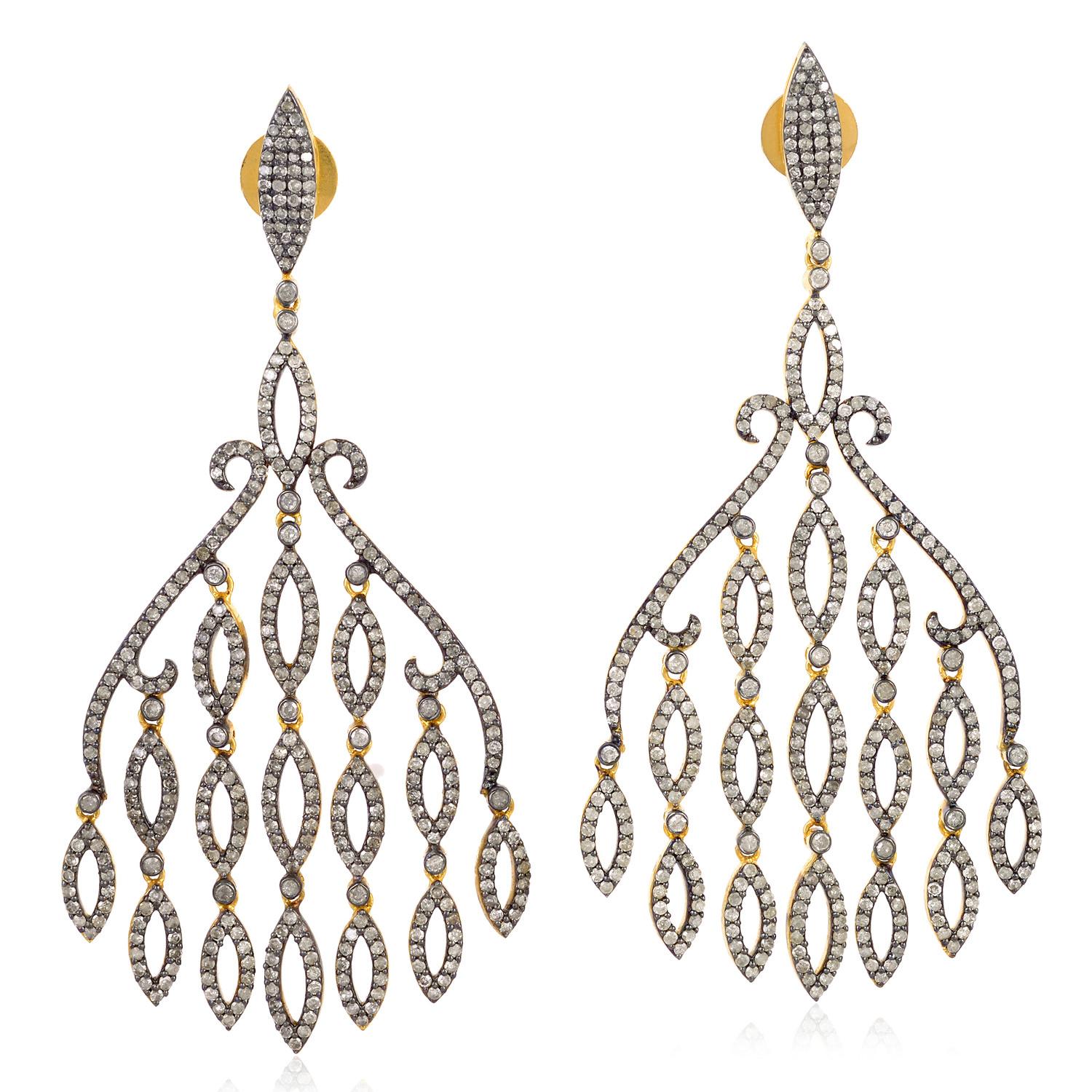 Chandelier-Ohrringe mit leuchtenden Diamanten aus 18 Karat Gelbgold und Silber (Gemischter Schliff) im Angebot
