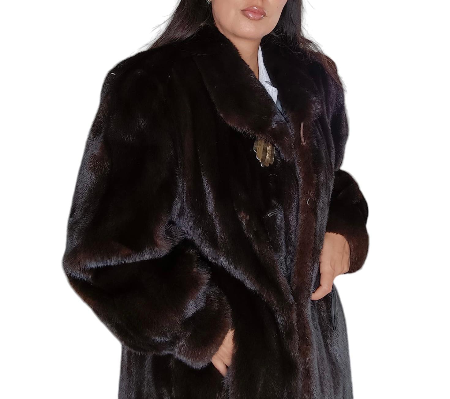 Nero Cappotto in pelliccia di visone Showroom Ranch (taglia 16 XL) in vendita