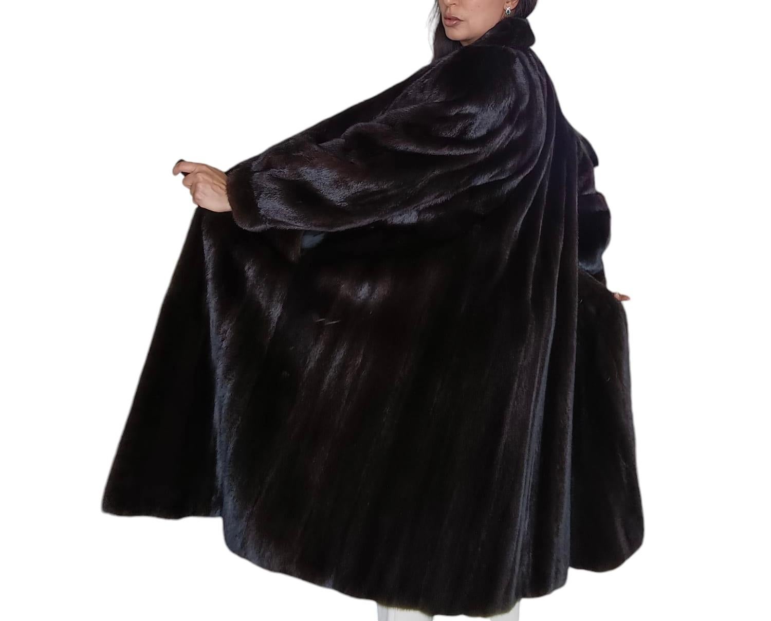 Cappotto in pelliccia di visone Showroom Ranch (taglia 16 XL) In condizioni Nuovo in vendita a Montreal, Quebec