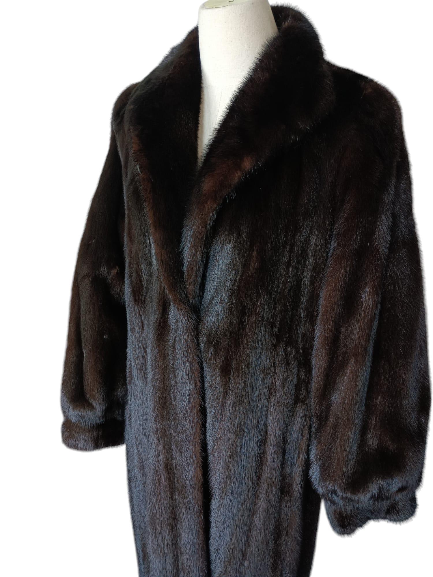 Cappotto in pelliccia di visone Showroom Ranch (taglia 16 XL) In condizioni Nuovo in vendita a Montreal, Quebec