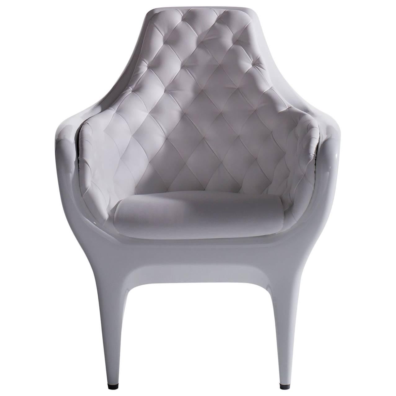 Armchair in white lacquer and white capitone leather by Jaime Hayon