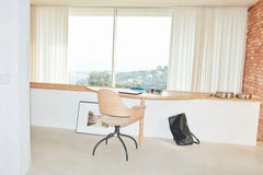 Silla Showtime con respaldo bajo en haya y tapicería by Jaime Hayon