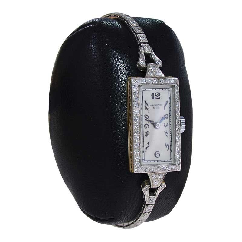 Shreve & Co. 18Kt. Art Deco Damenuhr mit Diamant-Lünette aus den 1920er Jahren, einfarbig (Art déco)