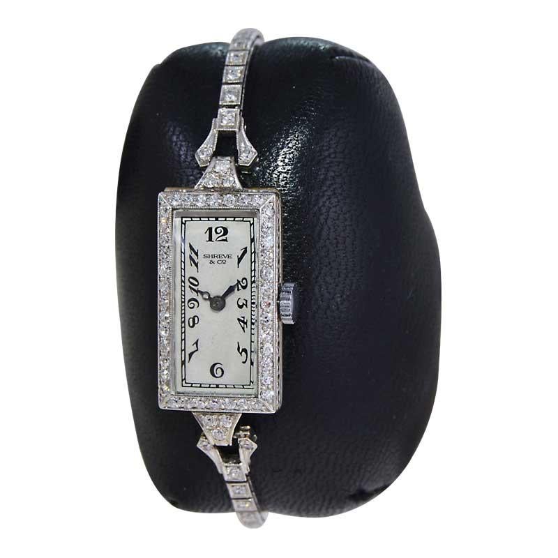 Shreve & Co. 18Kt. Art Deco Damenuhr mit Diamant-Lünette aus den 1920er Jahren, einfarbig im Zustand „Hervorragend“ in Long Beach, CA