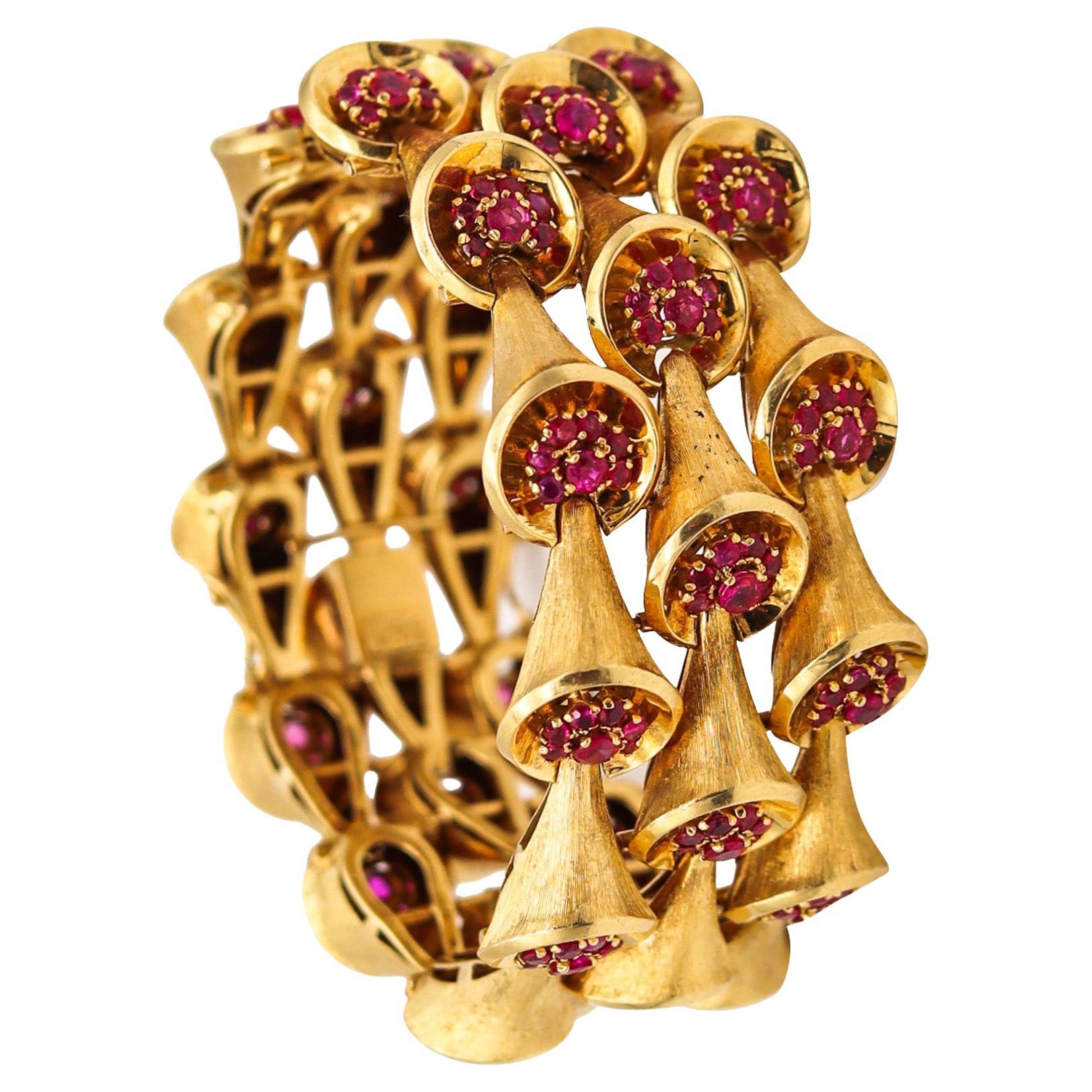 Shreve & Co. 1950 Bangle Bracelet in 18kt Gold with 14.85ct in Burmese Rubies For Sale