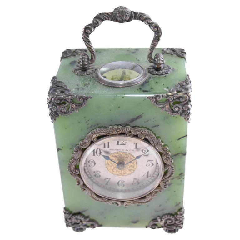 Début du 20ème siècle Horloge à chariot en jade Shreve & Co avec quincaillerie en argent sterling exposée, 1915 en vente