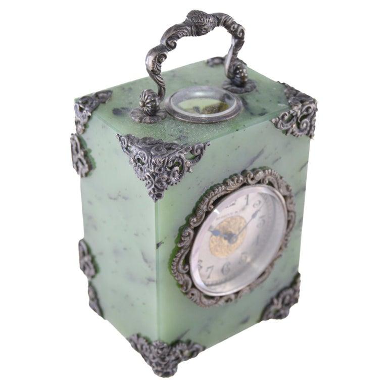 Horloge à chariot en jade Shreve & Co avec quincaillerie en argent sterling exposée, 1915 en vente 1