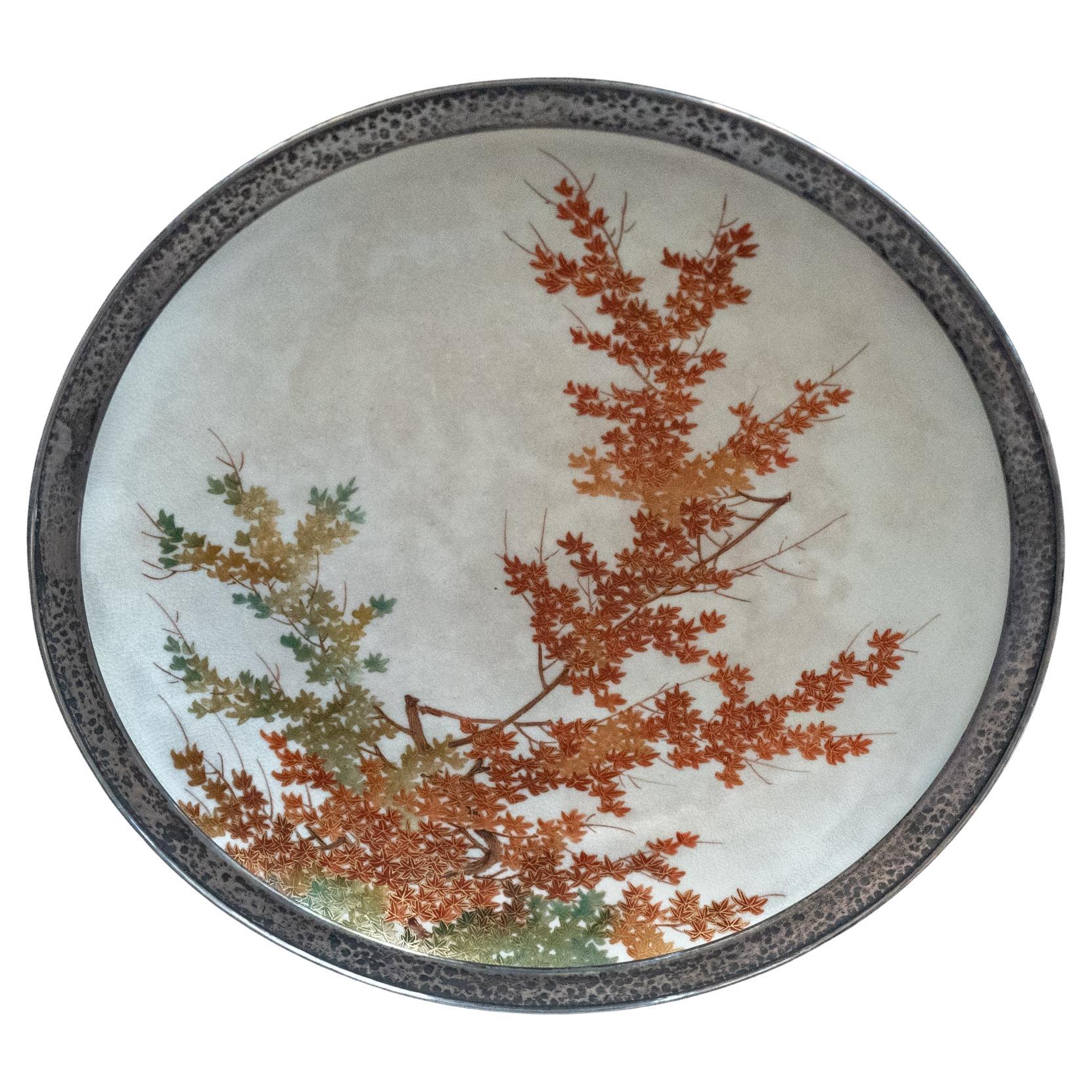 Shreve & Co., San Francisco Piatto giapponese Satsuma con bordo in argento, inizio XX secolo. in vendita