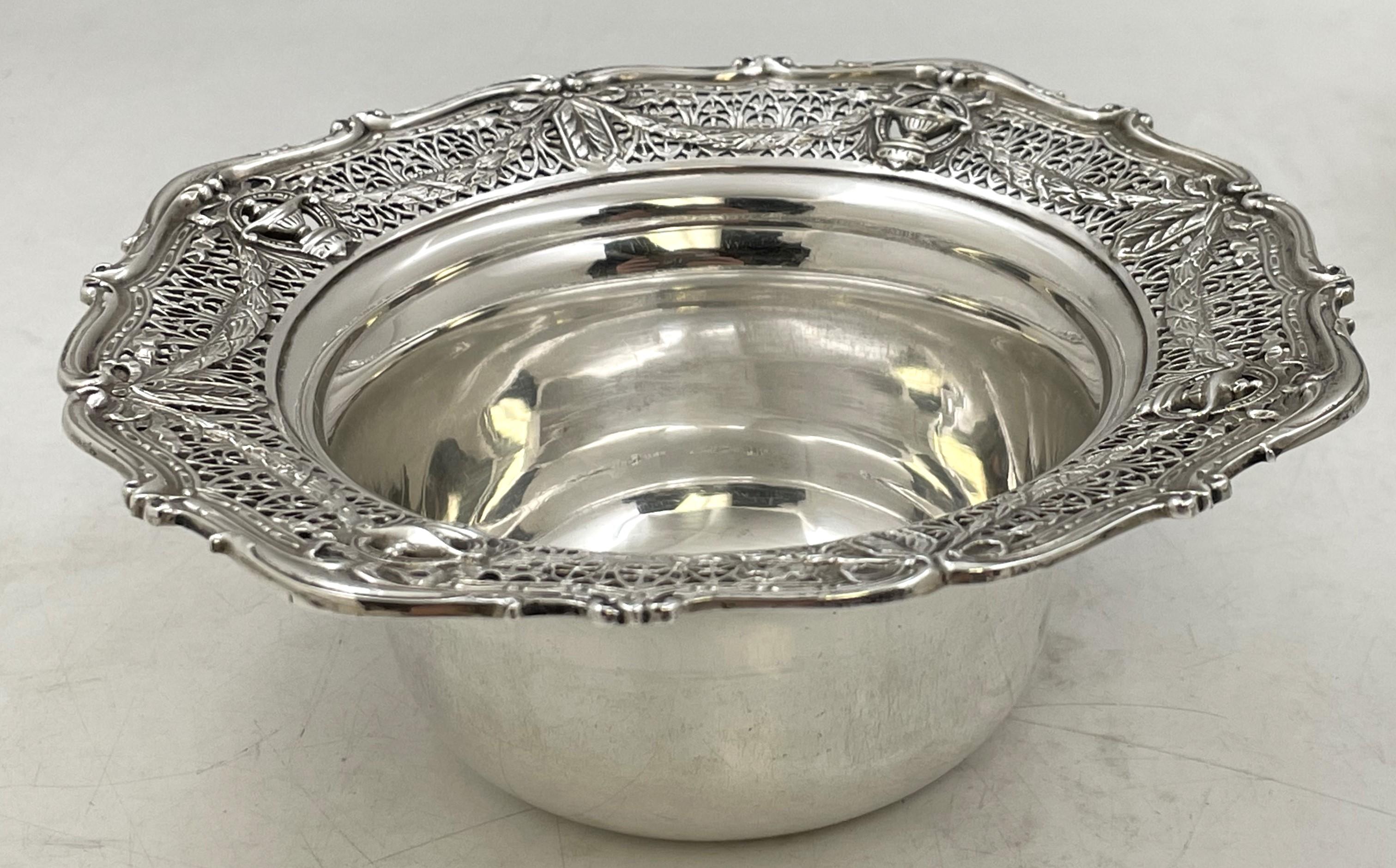 Américain Shreve & Co. Ensemble de 12 bols à dessert en argent sterling à motif Adam en vente
