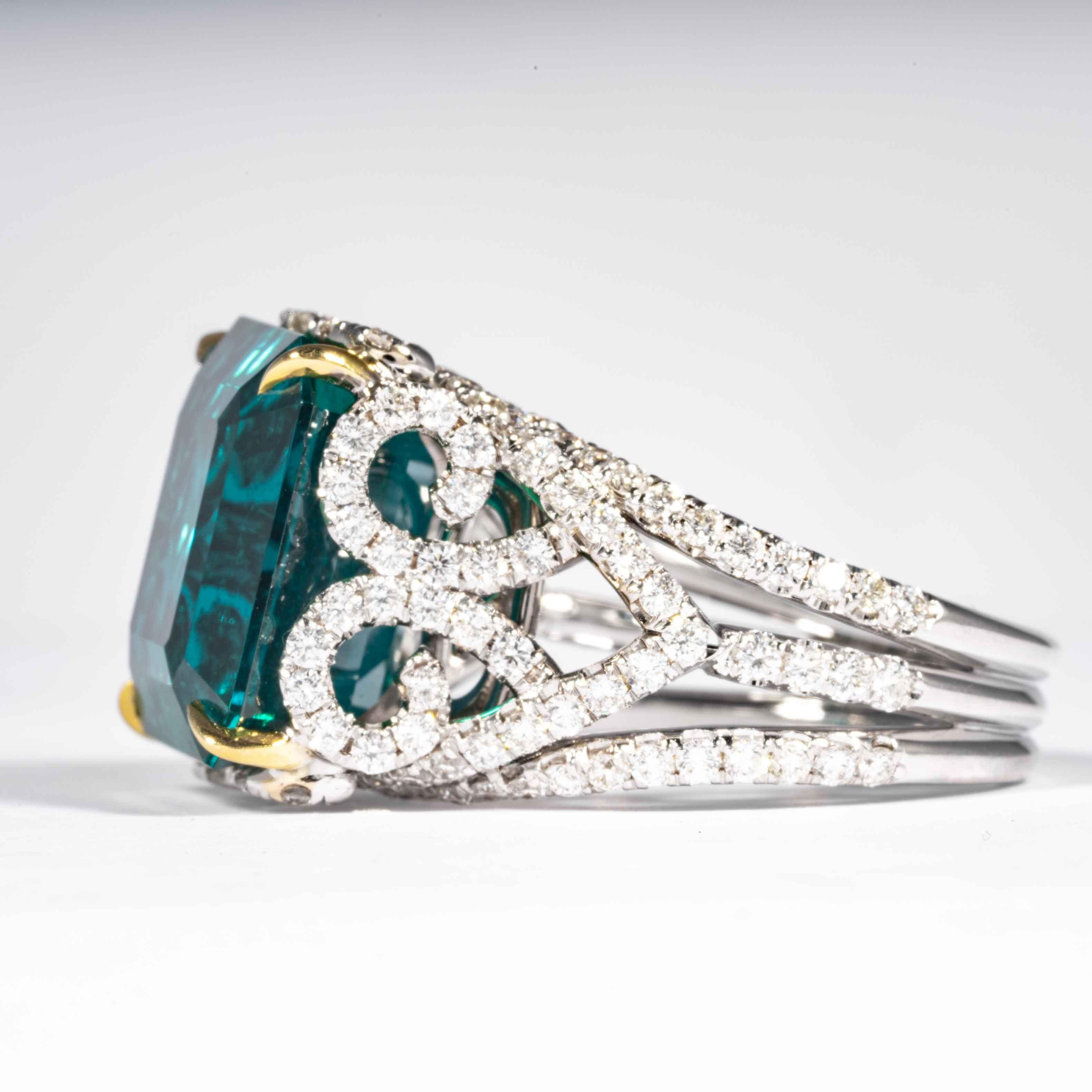 Shreve, Crump & Low 10.18 Carat Zambian Green Emerald and Diamond Ring 'Gubelin' In New Condition For Sale In Boston, MA