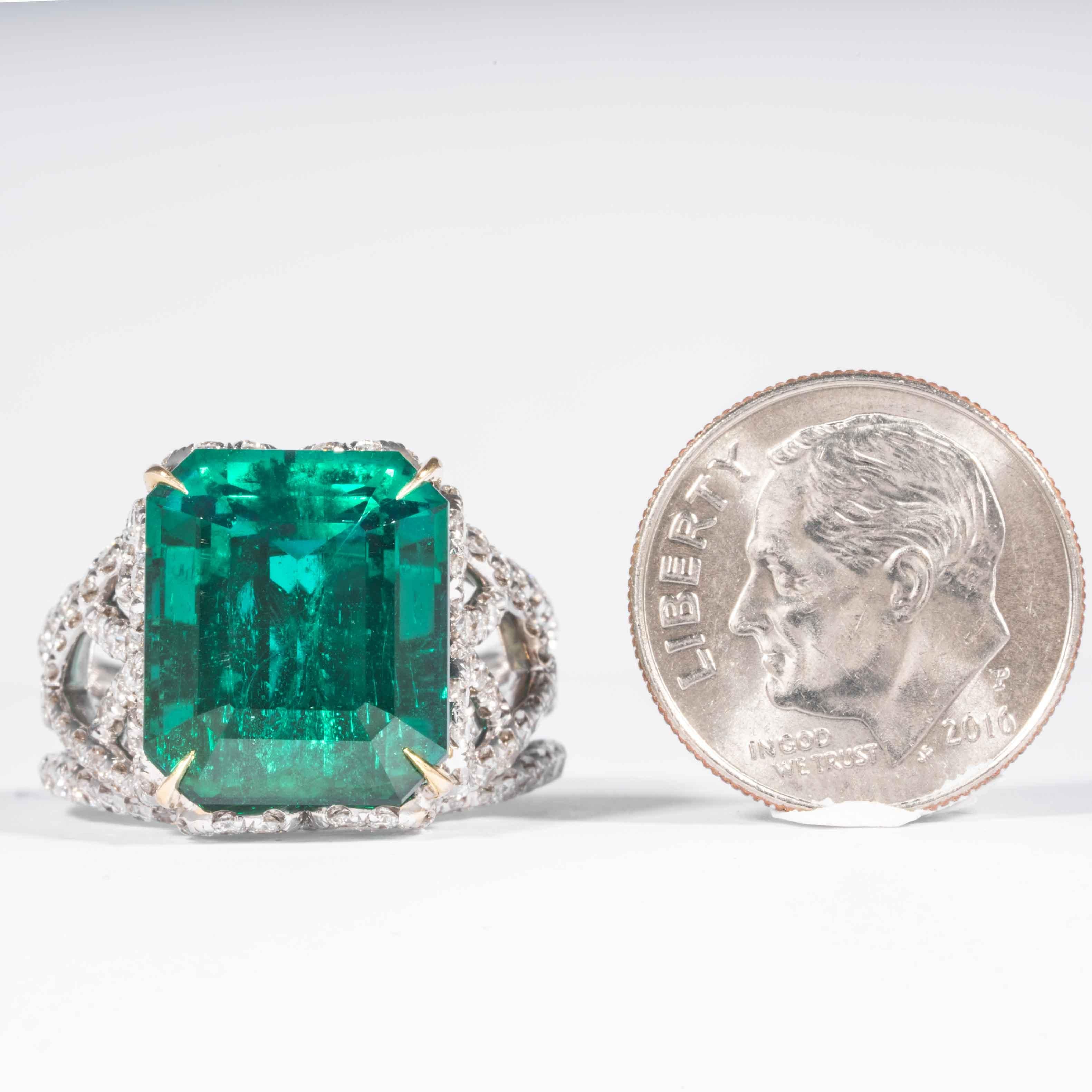 Shreve, Crump & Low 10.18 Carat Zambian Green Emerald and Diamond Ring 'Gubelin' For Sale 2