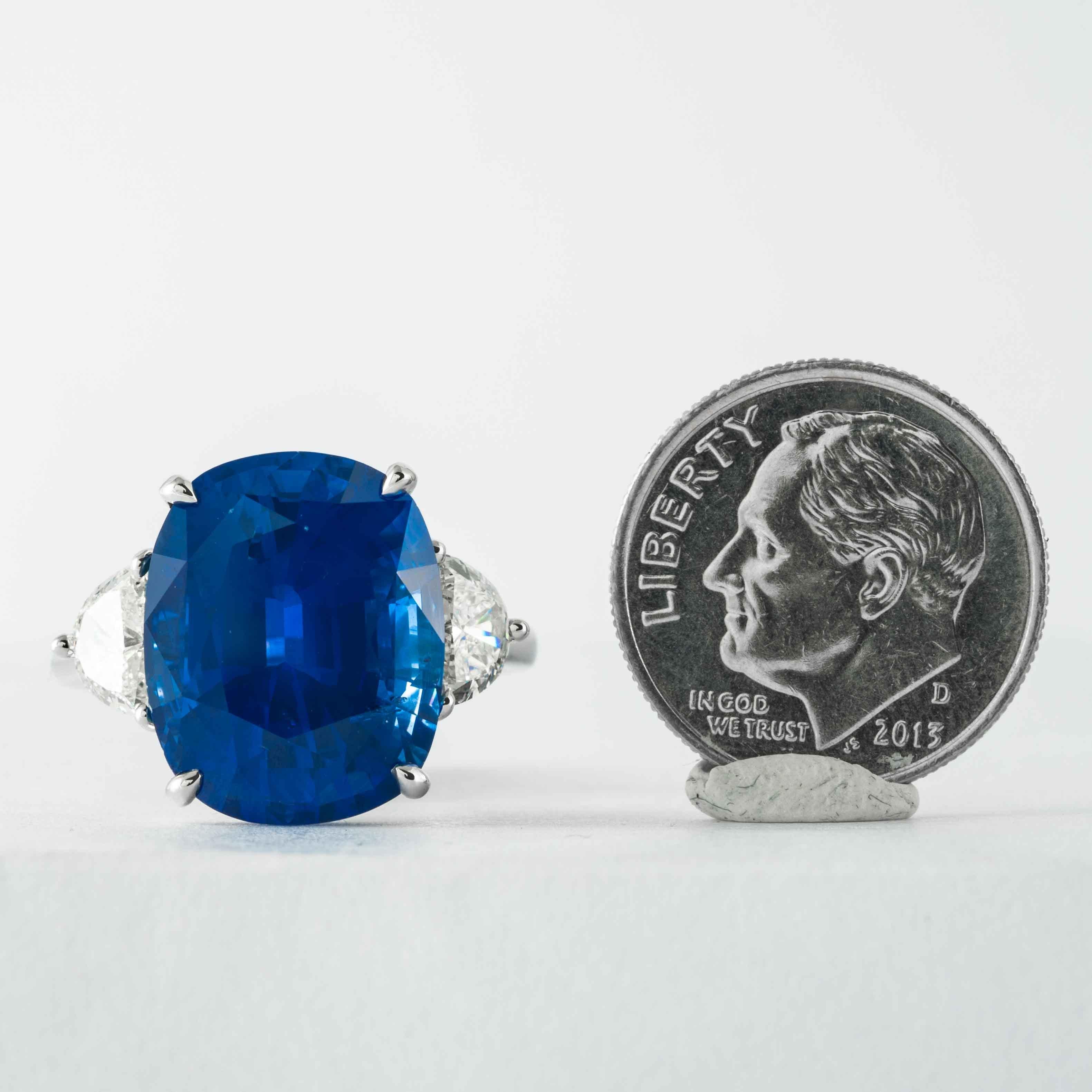 Women's Shreve, Crump & Low 13.02 Carat Blue Sapphire Sapphire and Diamond Platinum Ring For Sale
