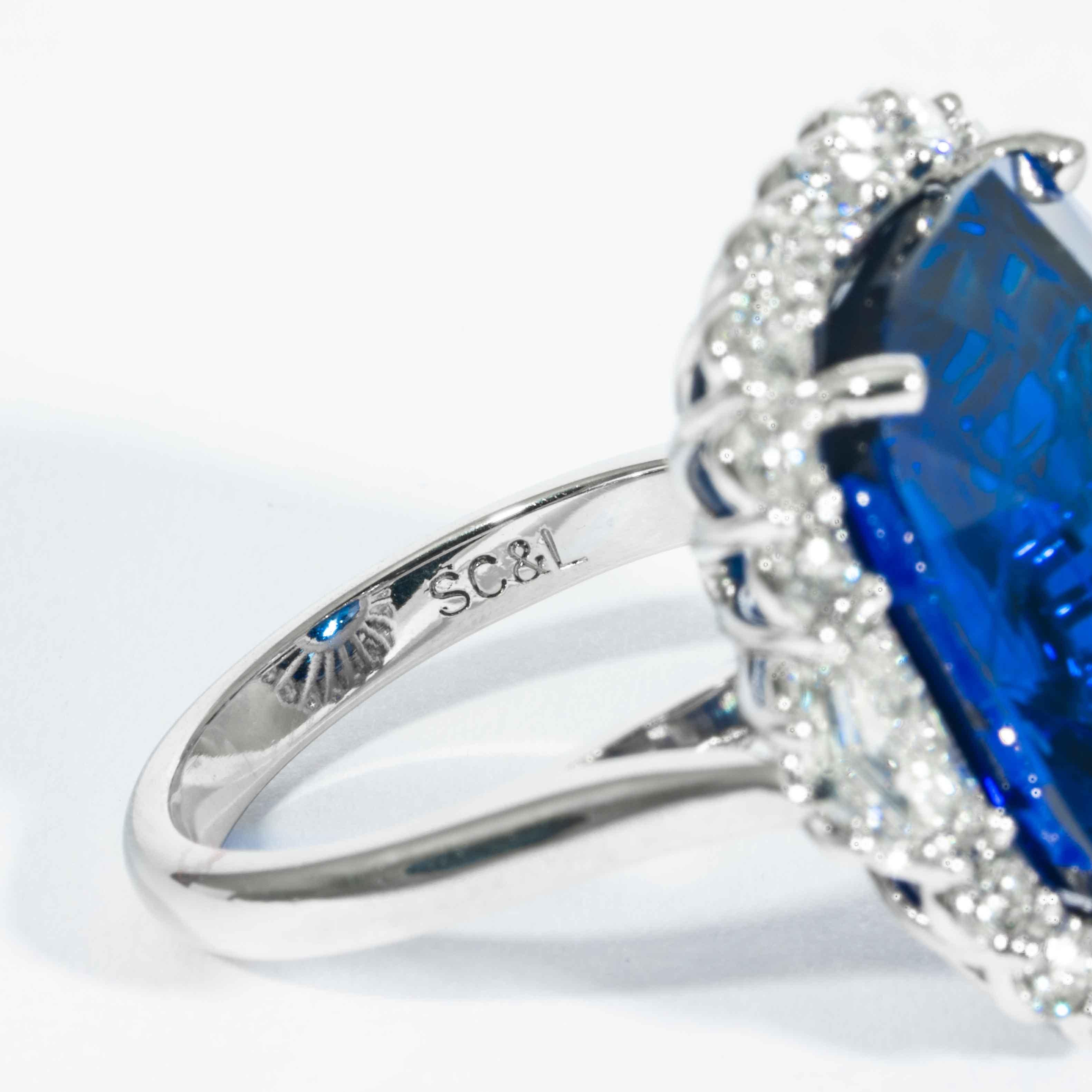 Taille coussin Bague Shreve, Crump & Low en platine avec saphir bleu de 25,43 carats et diamants en vente