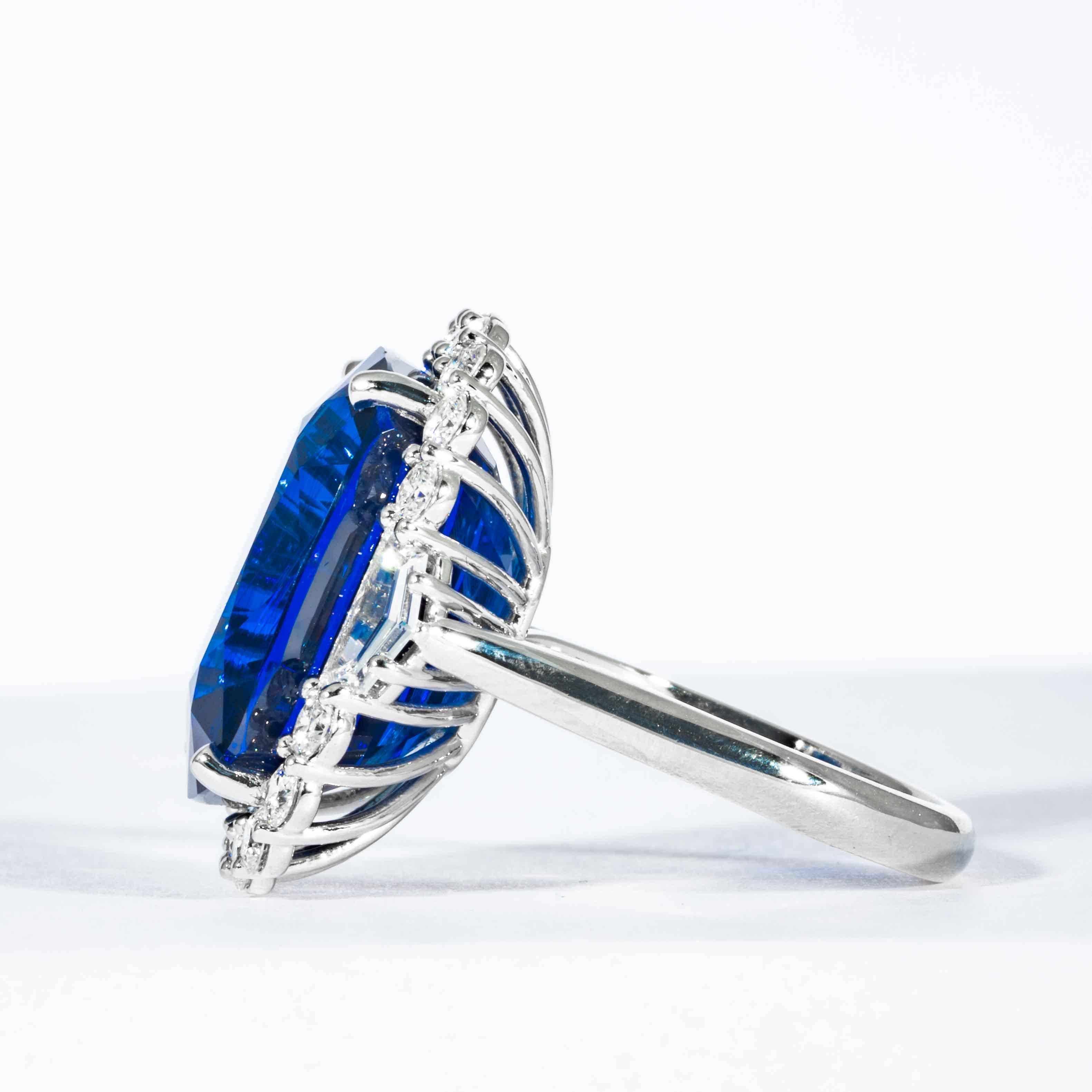 Shreve, Crump & Low 25.43 Carat Blue Sapphire Sapphire and Diamond Platinum Ring In New Condition For Sale In Boston, MA