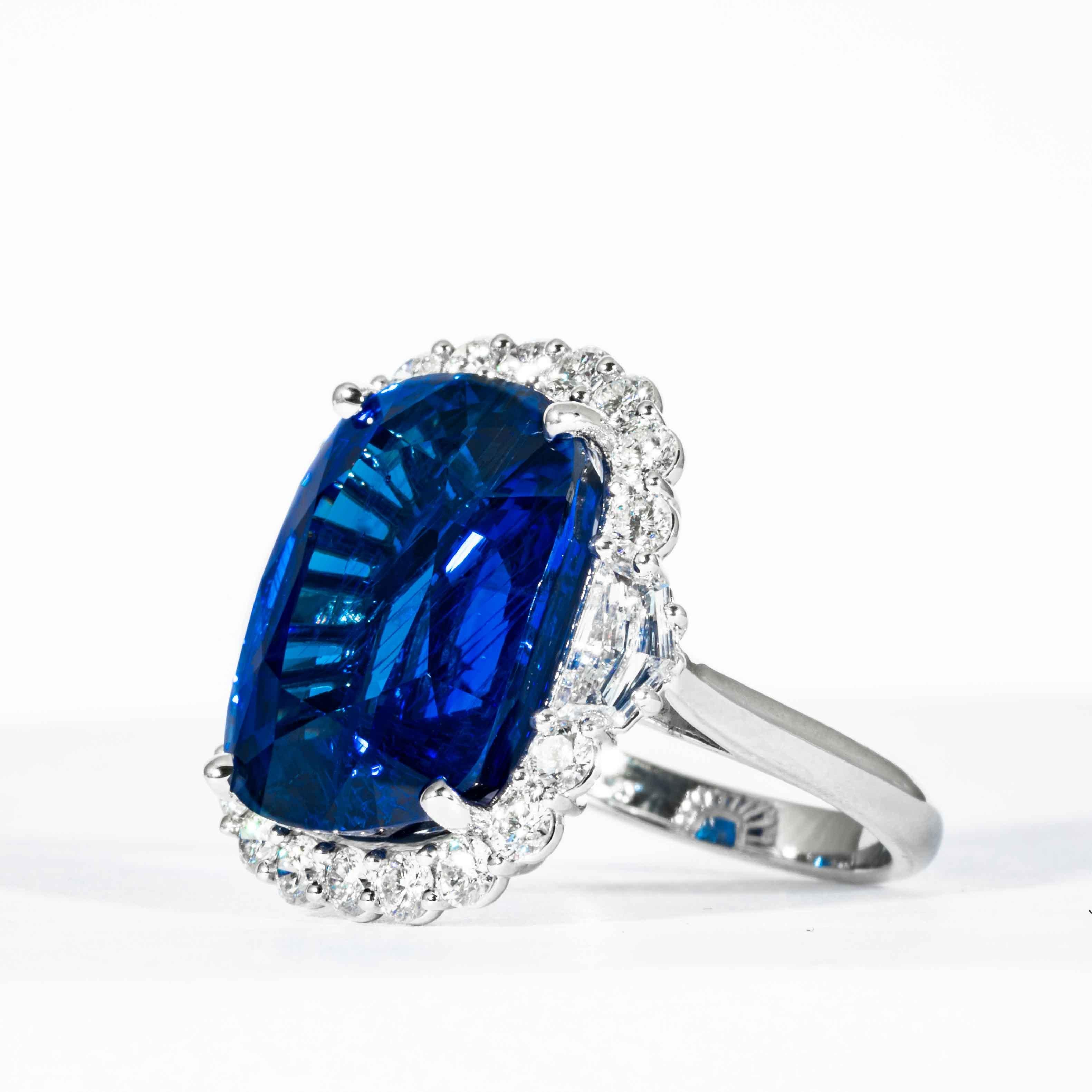 Women's Shreve, Crump & Low 25.43 Carat Blue Sapphire Sapphire and Diamond Platinum Ring For Sale