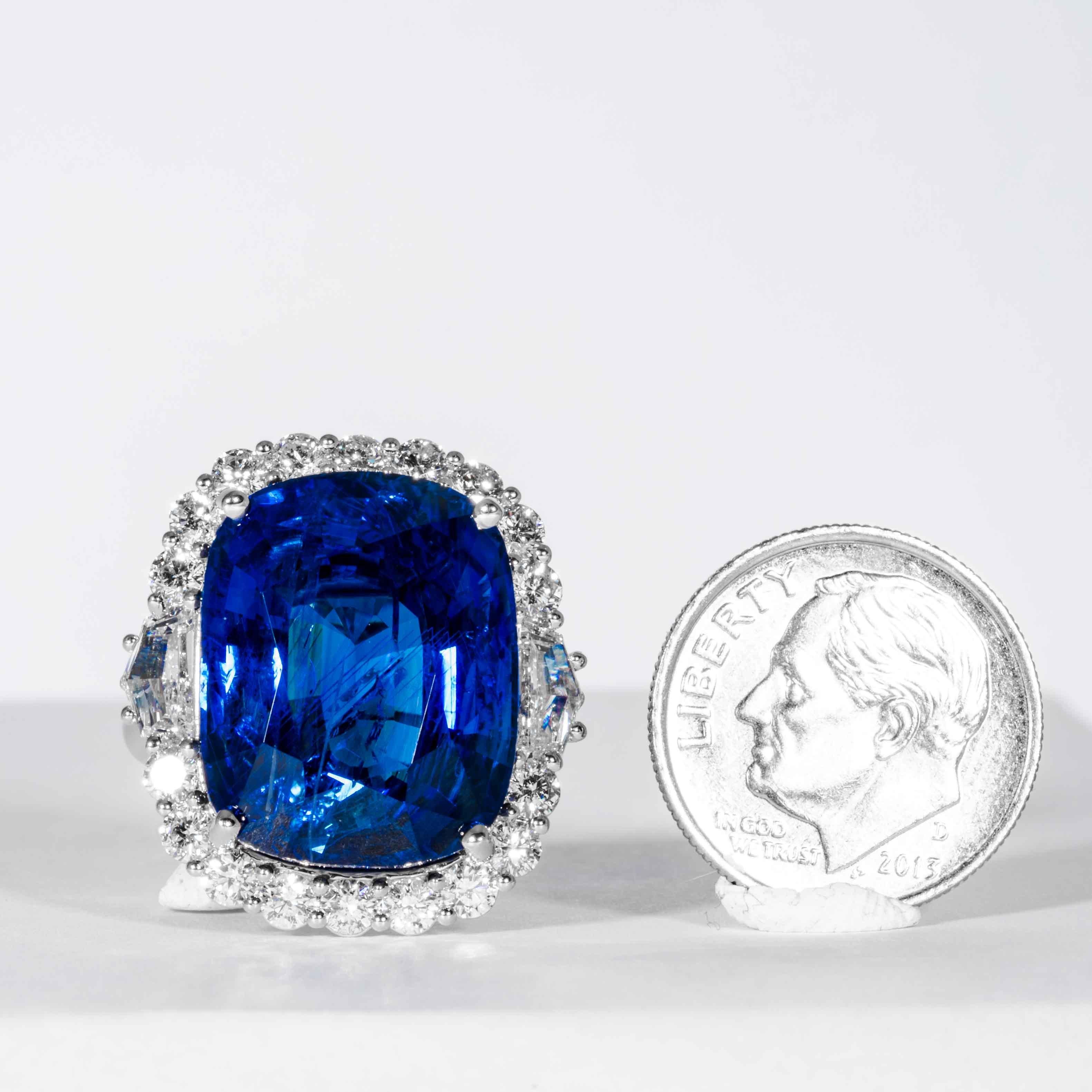 Bague Shreve, Crump & Low en platine avec saphir bleu de 25,43 carats et diamants en vente 3