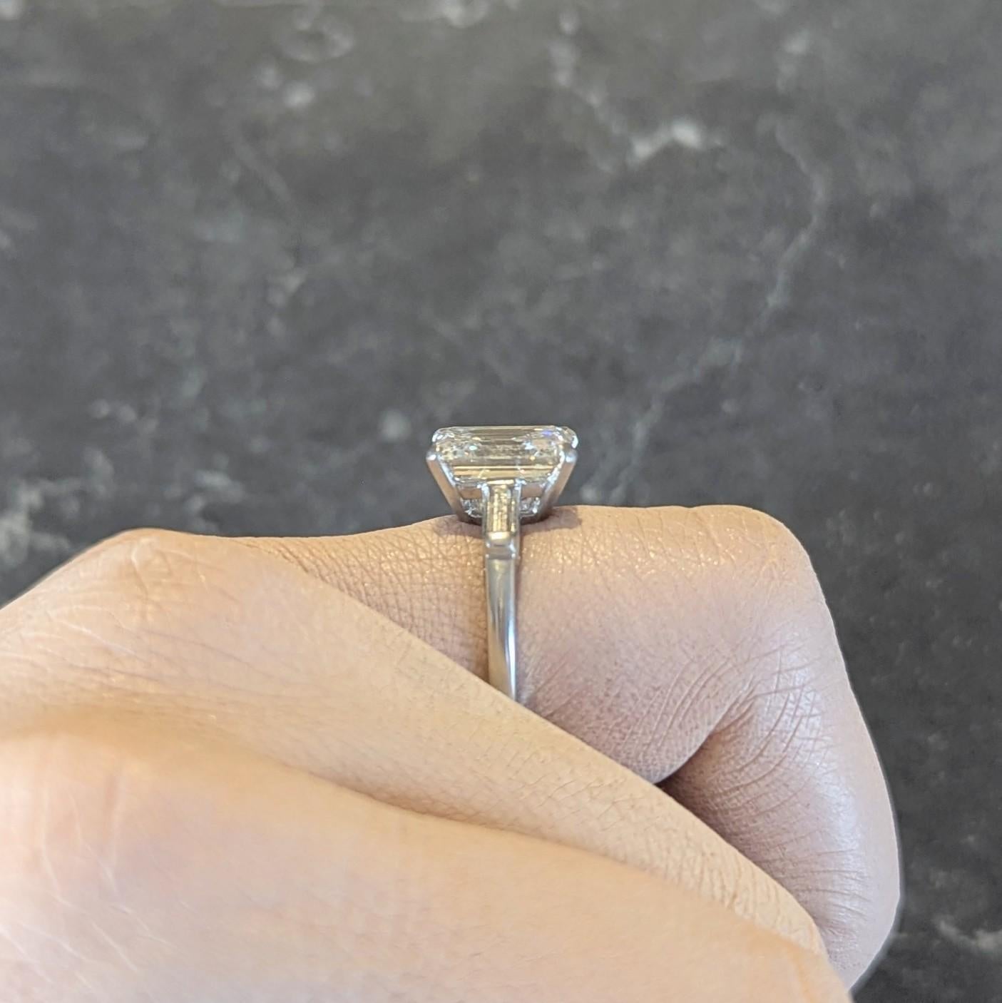 Shreve, Crump & Low Anillo de compromiso vintage de platino con diamante esmeralda de 3,83 CTW GIA en venta 7