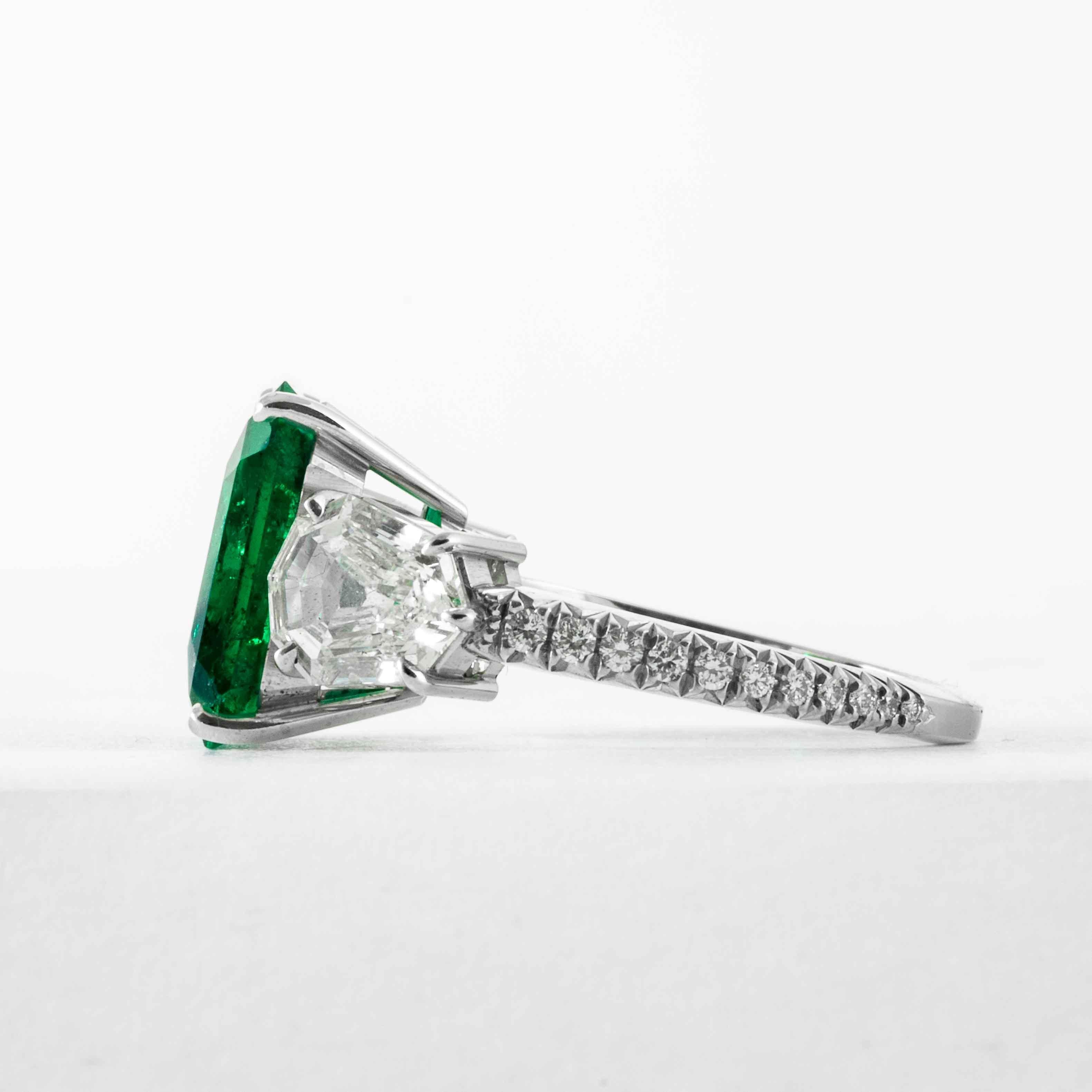 Shreve, Crump & Low 5.48 Carat Colombian Emerald and Diamond White Gold Ring In New Condition For Sale In Boston, MA