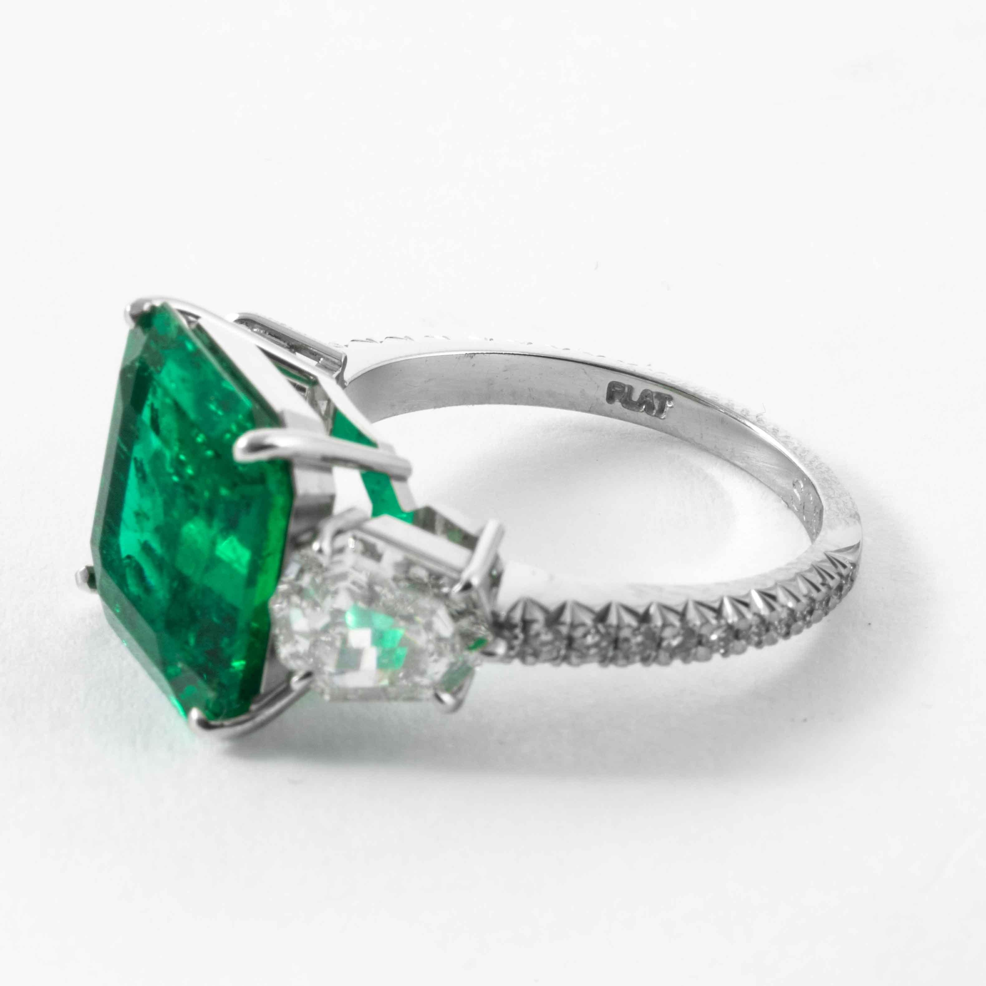 Shreve, Crump & Low 5.48 Carat Colombian Emerald and Diamond White Gold Ring For Sale 1