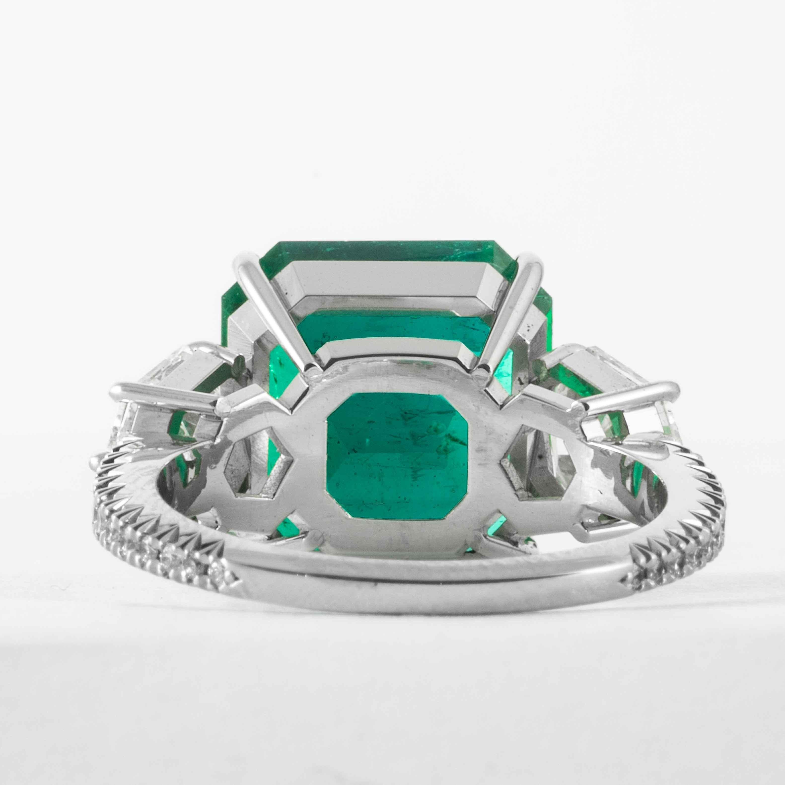 Shreve, Crump & Low 5.48 Carat Colombian Emerald and Diamond White Gold Ring For Sale 2