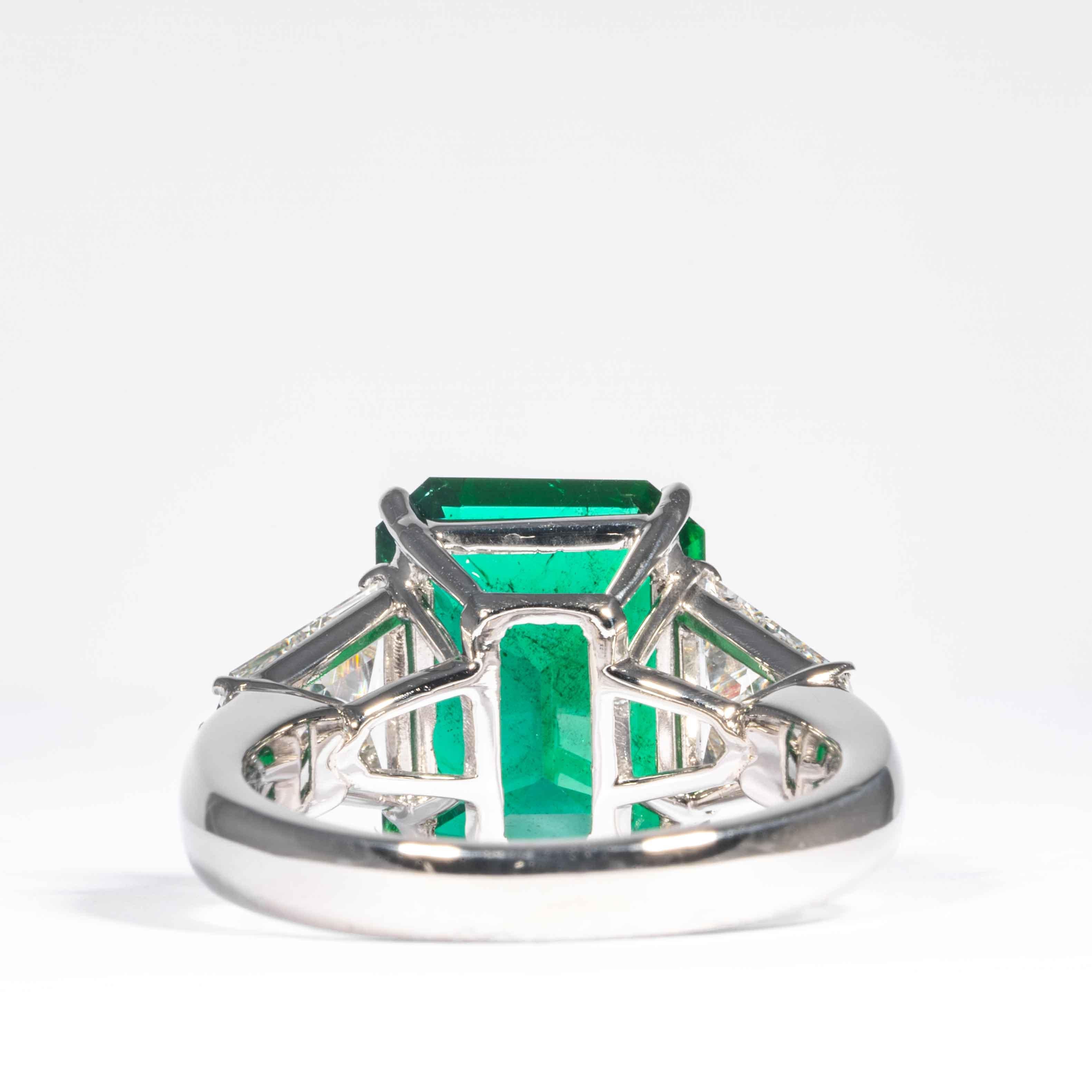 Bague à 3 pierres Shreve, Crump & Low en émeraude de Zambie de 6,08 carats et diamants en vente 3