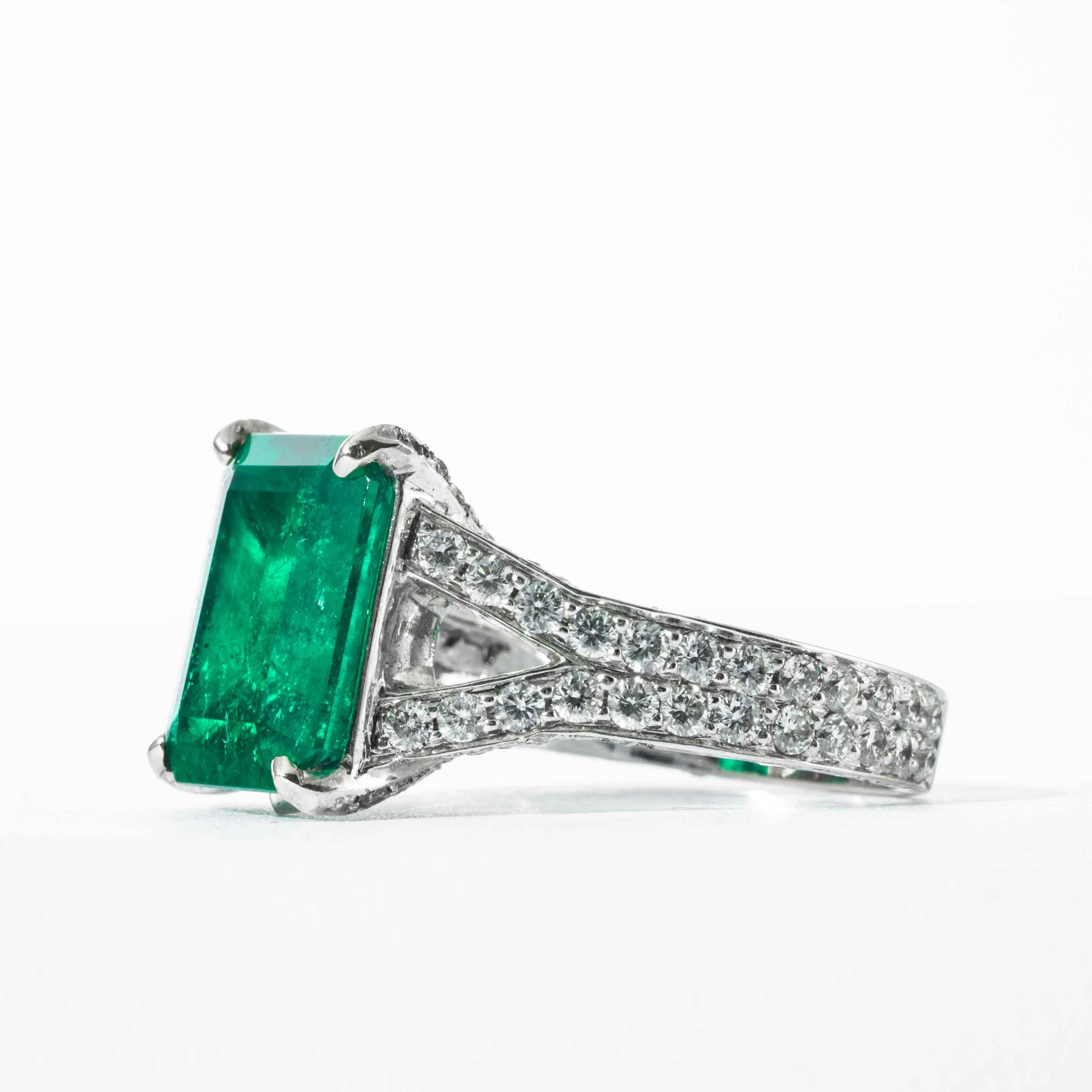 Shreve, Crump & Low 6.25 Carat Colombian Emerald and Diamond White Gold Ring In New Condition For Sale In Boston, MA