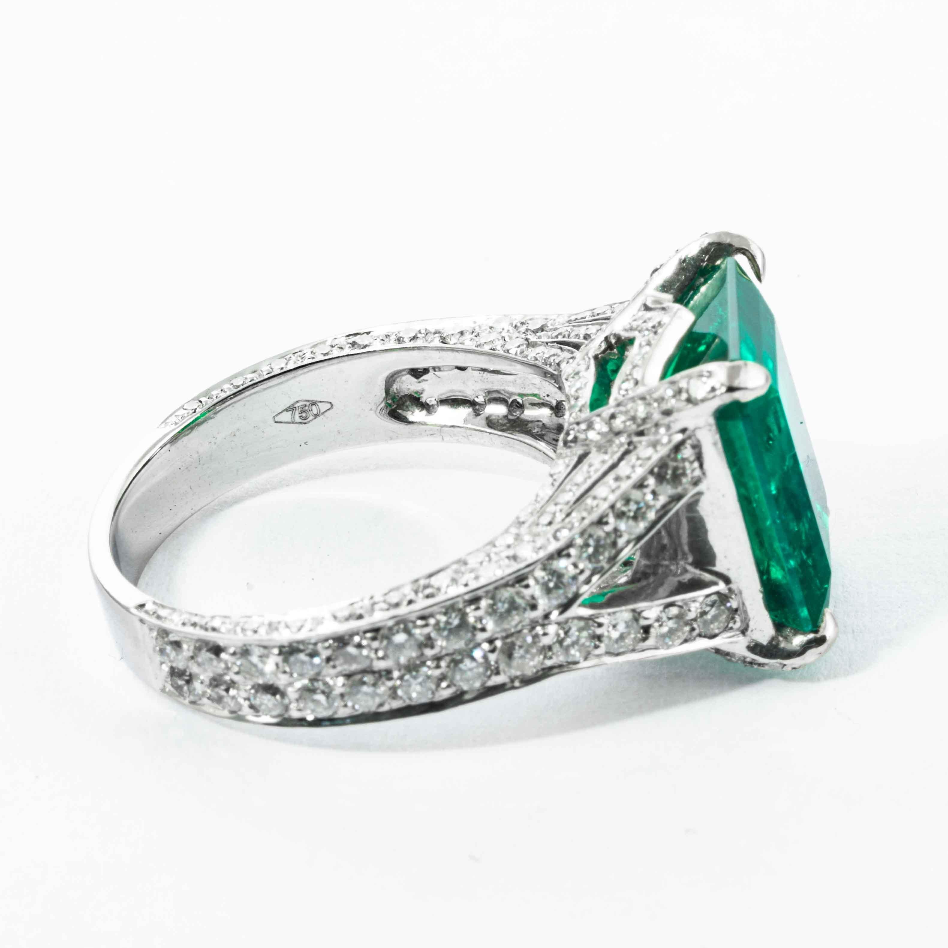 Women's Shreve, Crump & Low 6.25 Carat Colombian Emerald and Diamond White Gold Ring For Sale