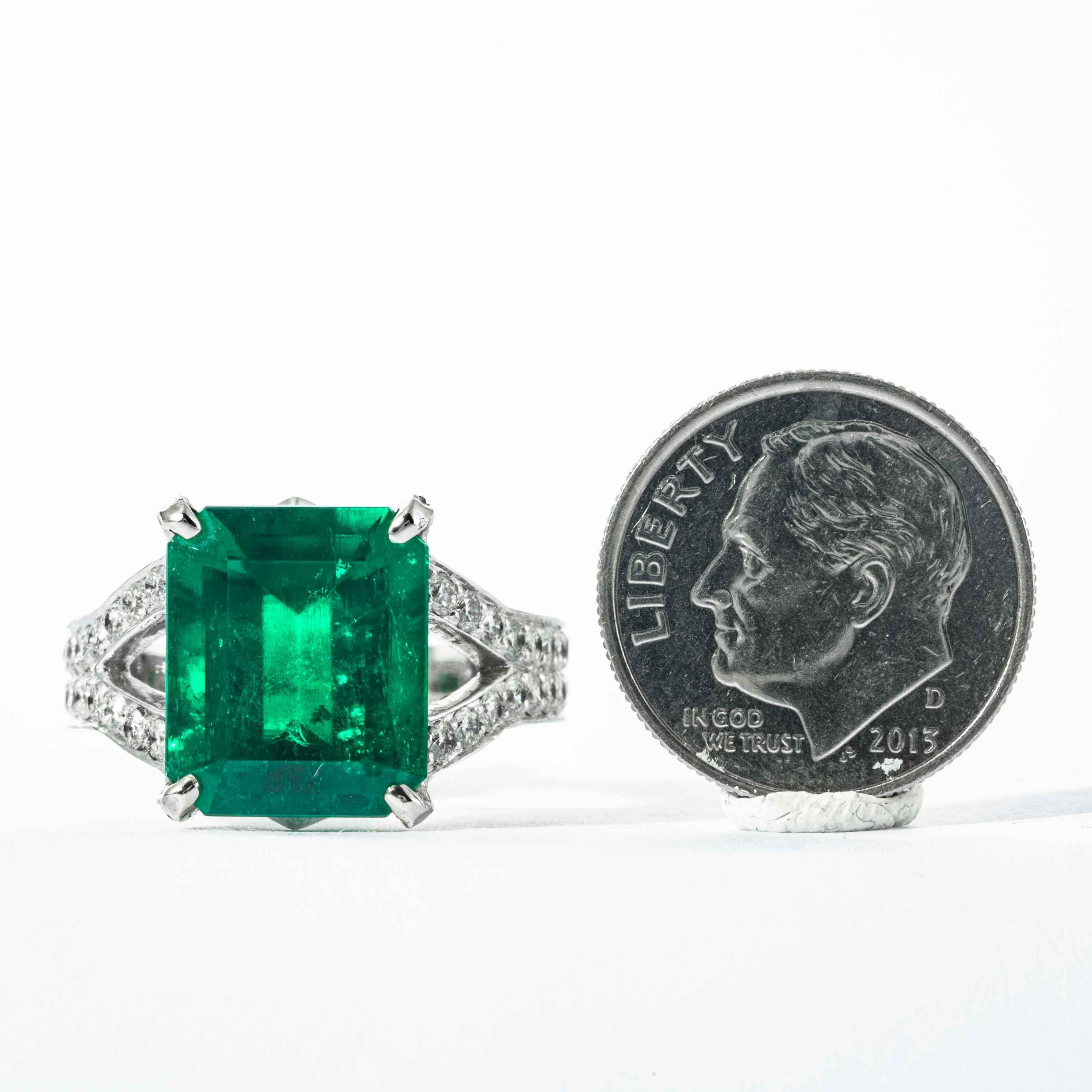 Shreve, Crump & Low 6.25 Carat Colombian Emerald and Diamond White Gold Ring For Sale 2
