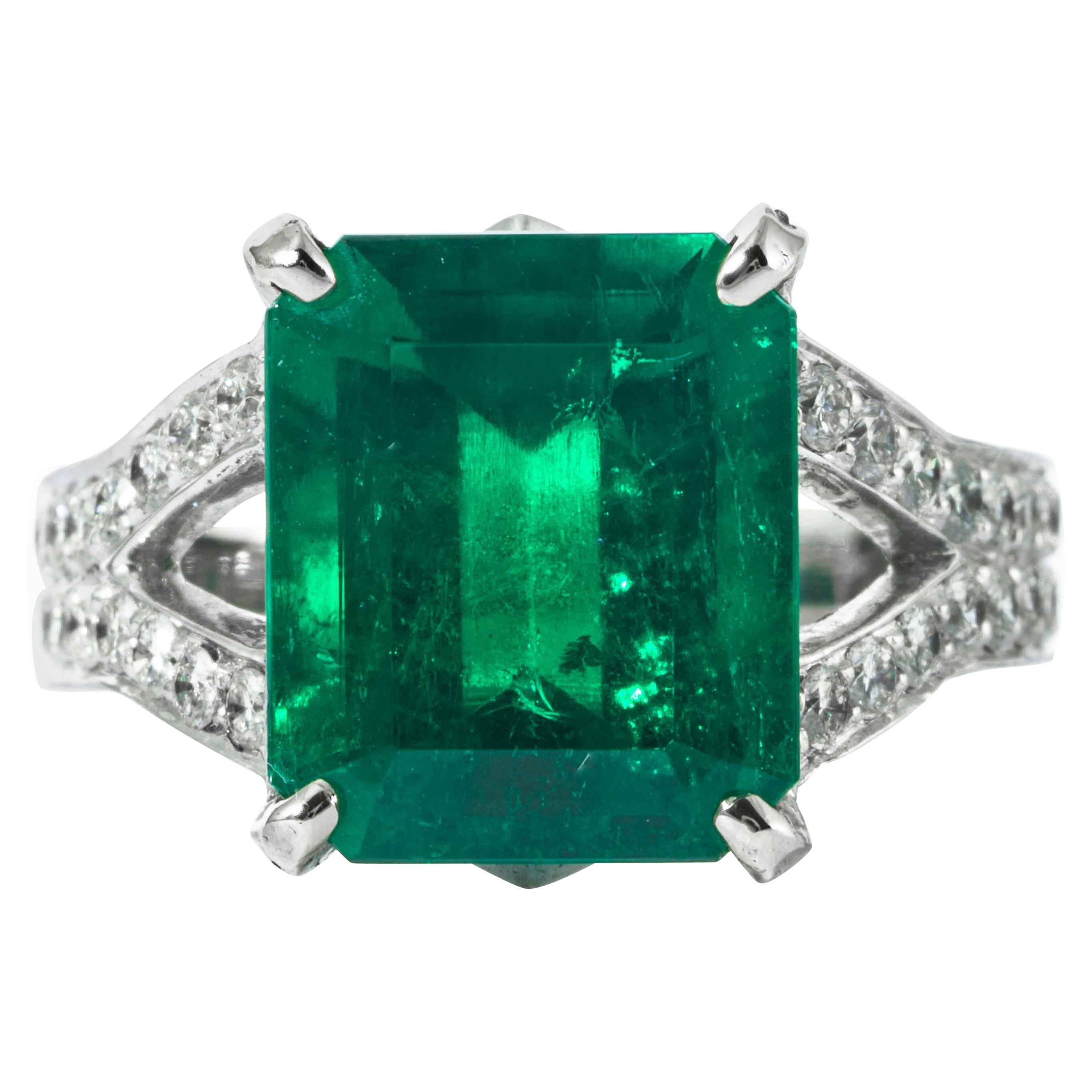 Shreve, Crump & Low 6.25 Carat Colombian Emerald and Diamond White Gold Ring For Sale
