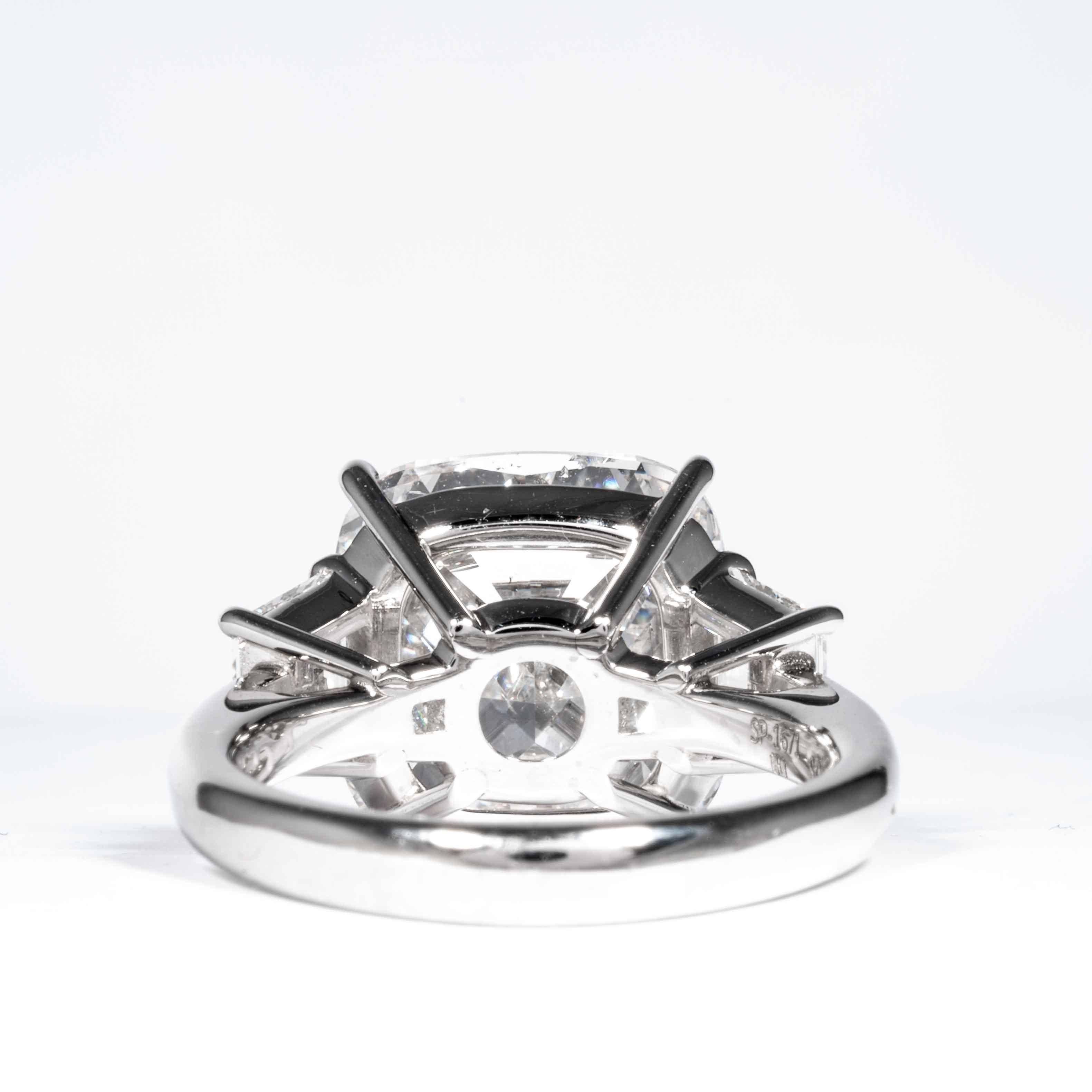 Women's Shreve, Crump & Low GIA Certified 10.01 Carat G SI1 Cushion Cut Diamond Ring For Sale