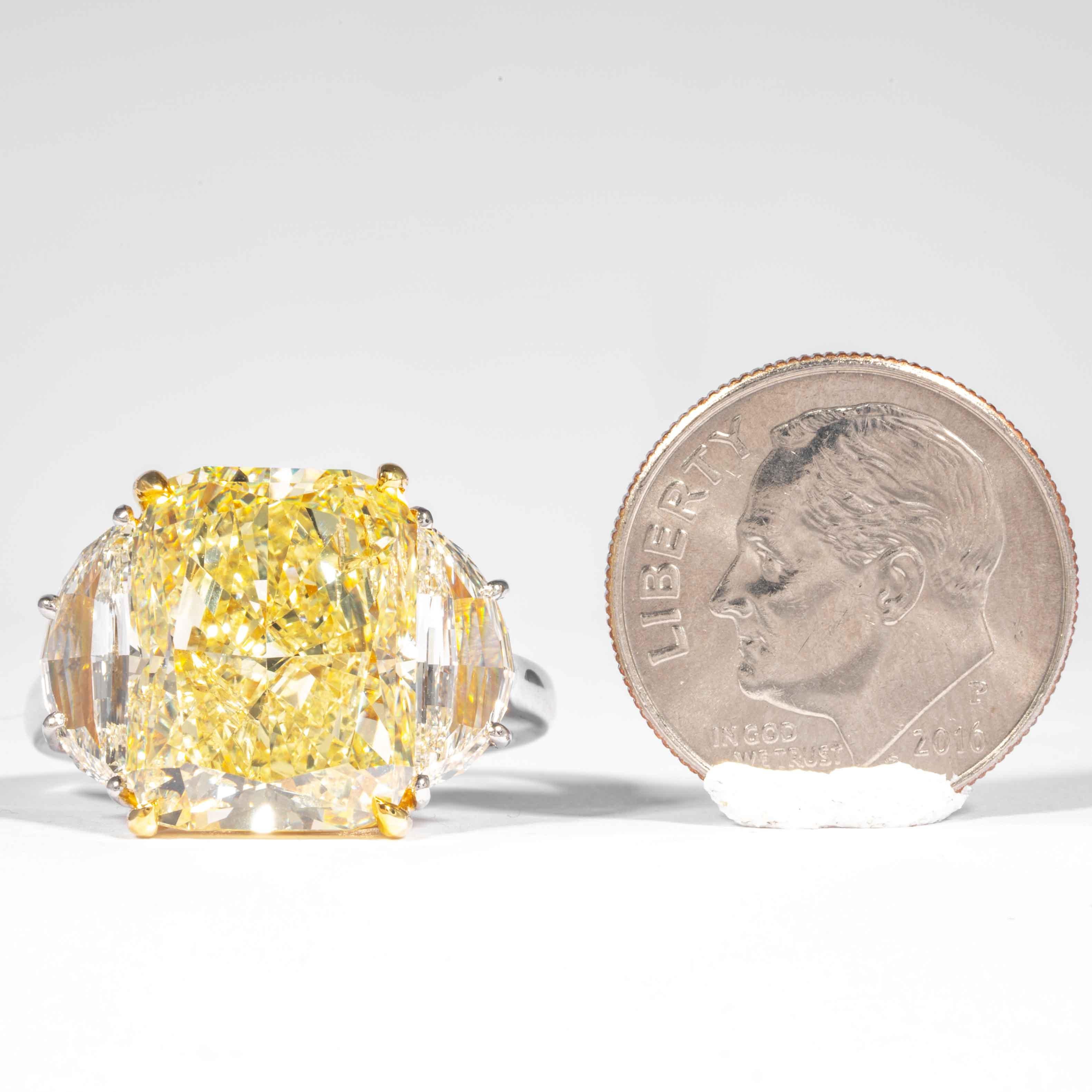 Women's Shreve, Crump & Low GIA Certified 10.04 Carat Fancy Yellow Radiant Diamond Ring For Sale
