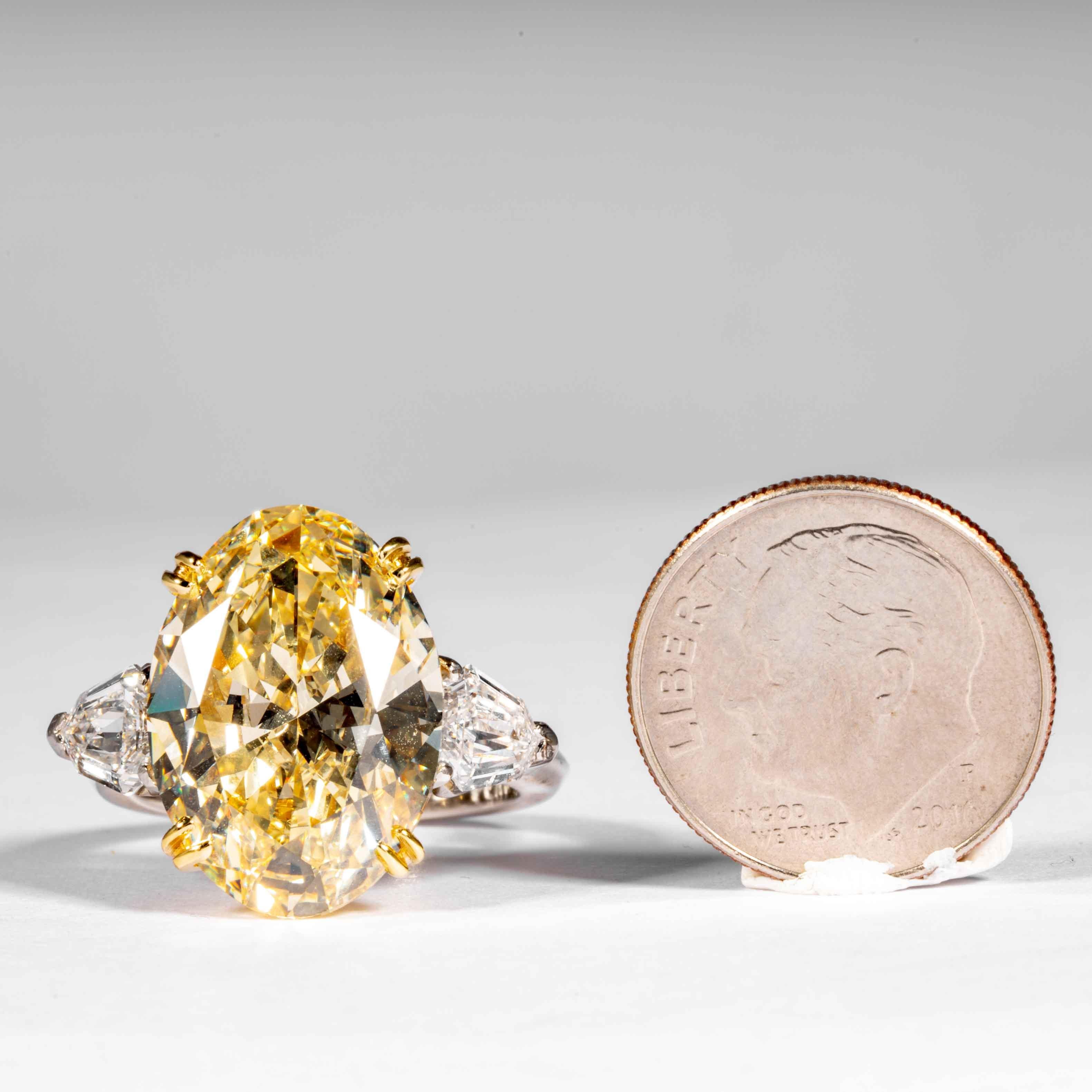 Bague Shreve, Crump & Low avec diamant ovale jaune fantaisie de 10,09 carats certifié par le GIA en vente 2