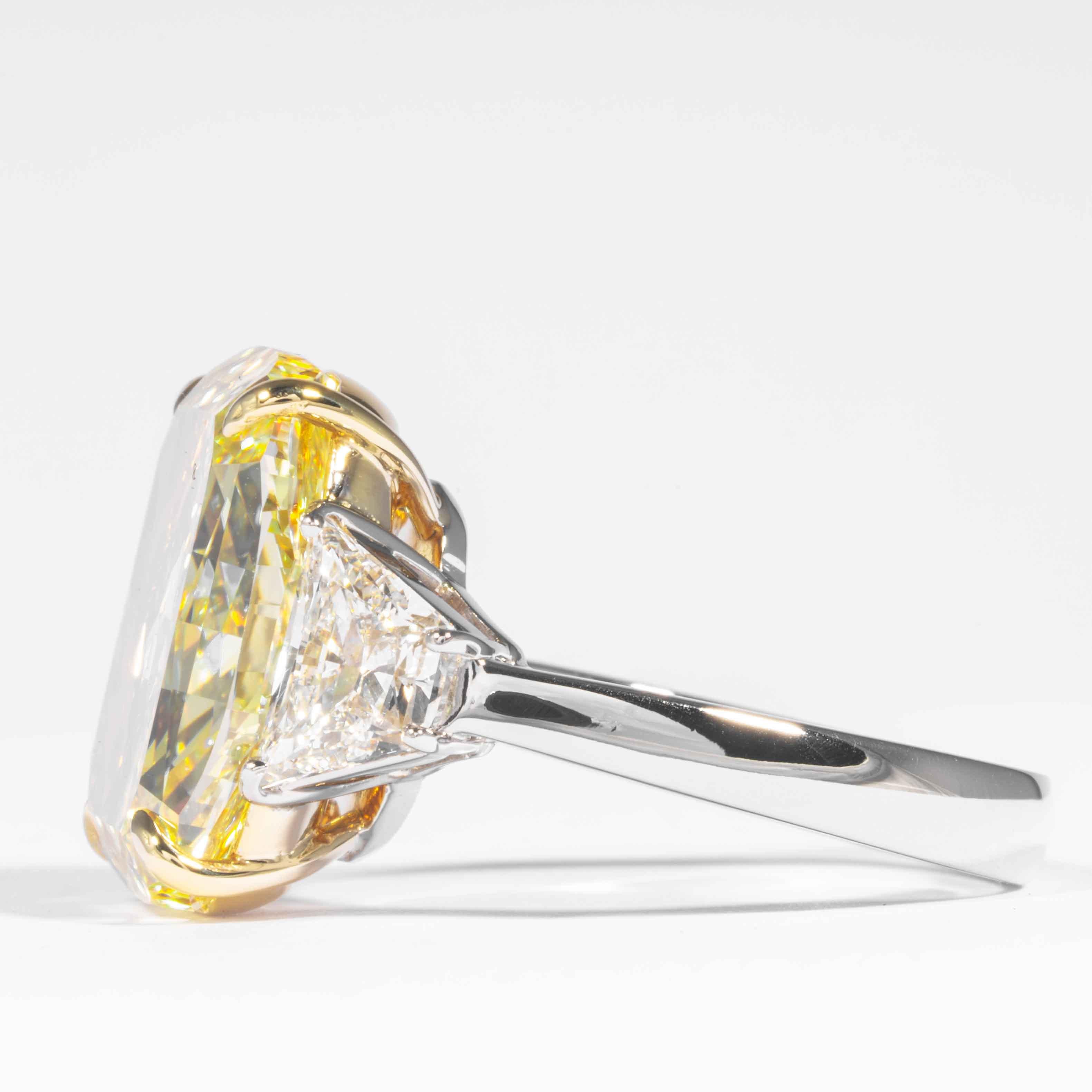 Cushion Cut Shreve, Crump & Low GIA Certified 10.52 Carat Fancy Yellow Cushion Diamond Ring For Sale
