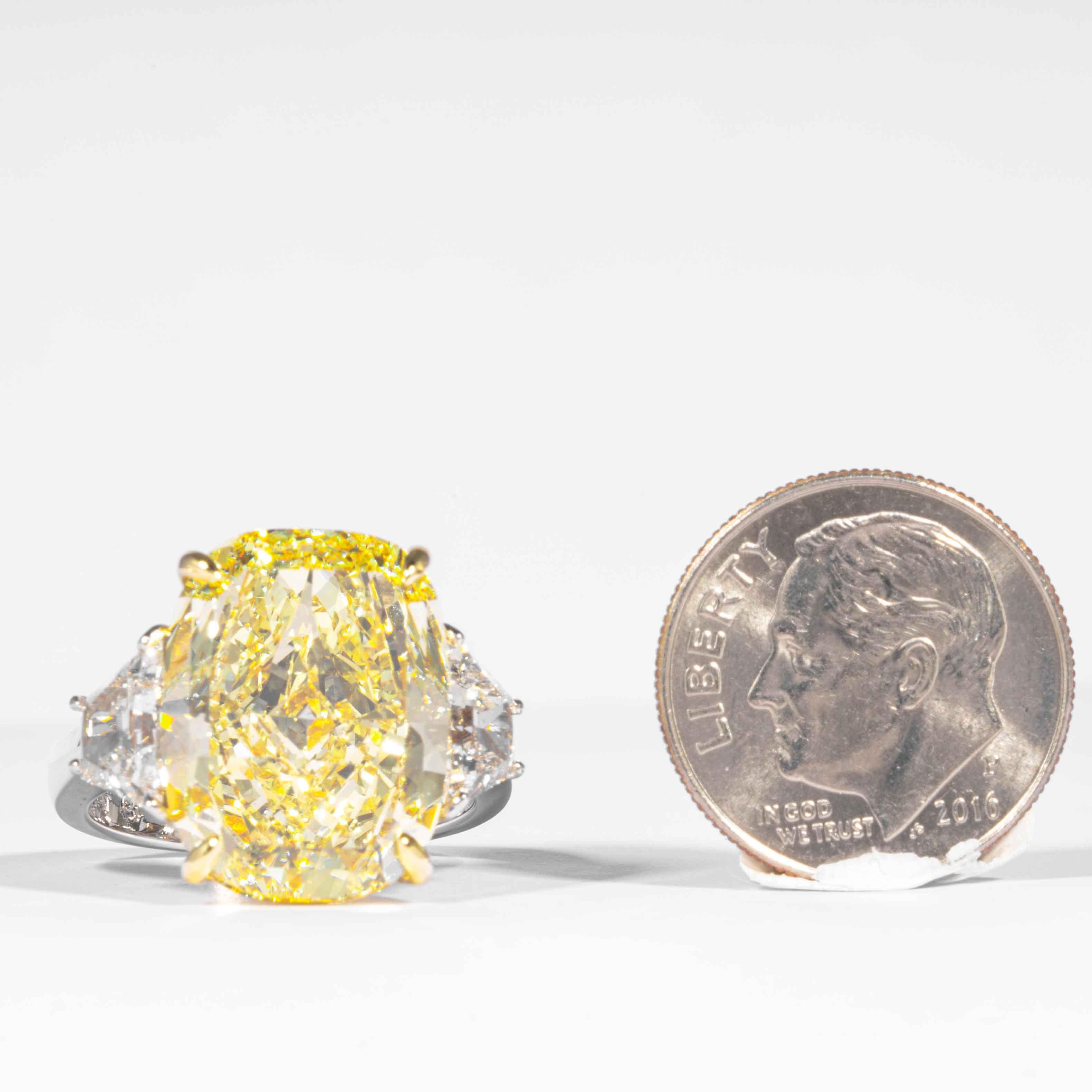 Shreve, Crump & Low GIA Certified 10.52 Carat Fancy Yellow Cushion Diamond Ring For Sale 1