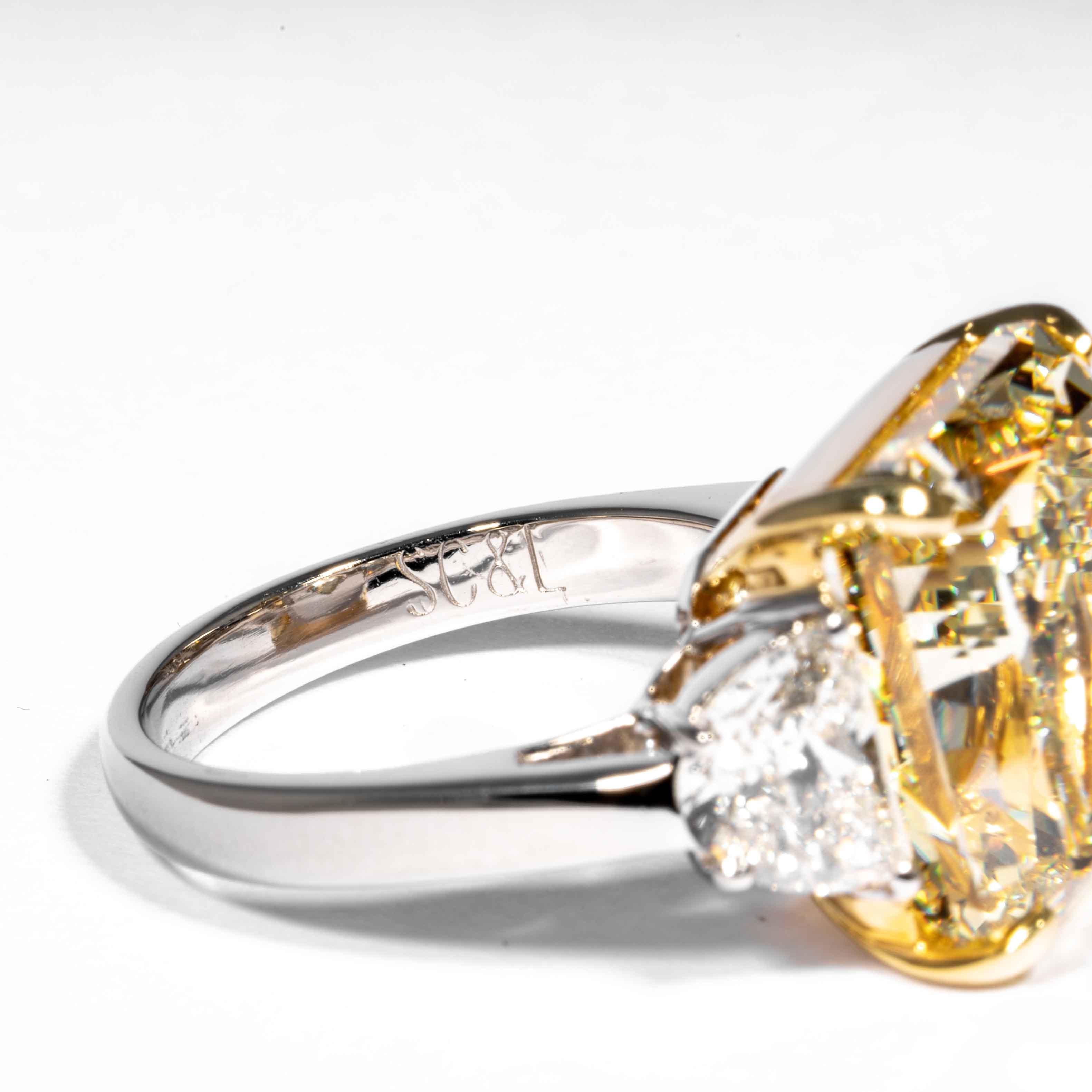 Shreve, Crump & Low GIA Certified 14.63 Carat Fancy Yellow Radiant Diamond Ring For Sale 1