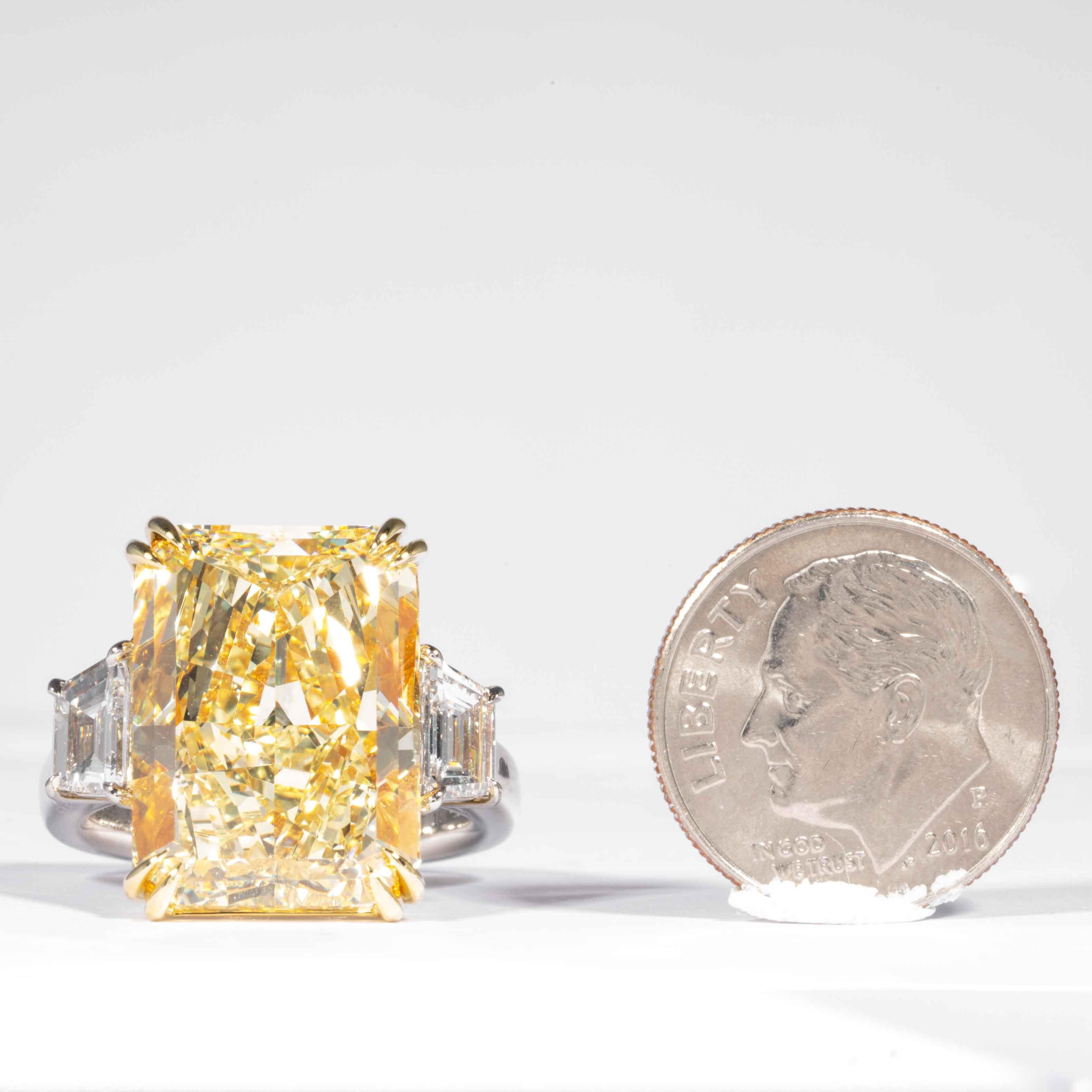 Shreve, Crump & Low GIA Certified 17.01 Carat Fancy Yellow Radiant Diamond Ring For Sale 3